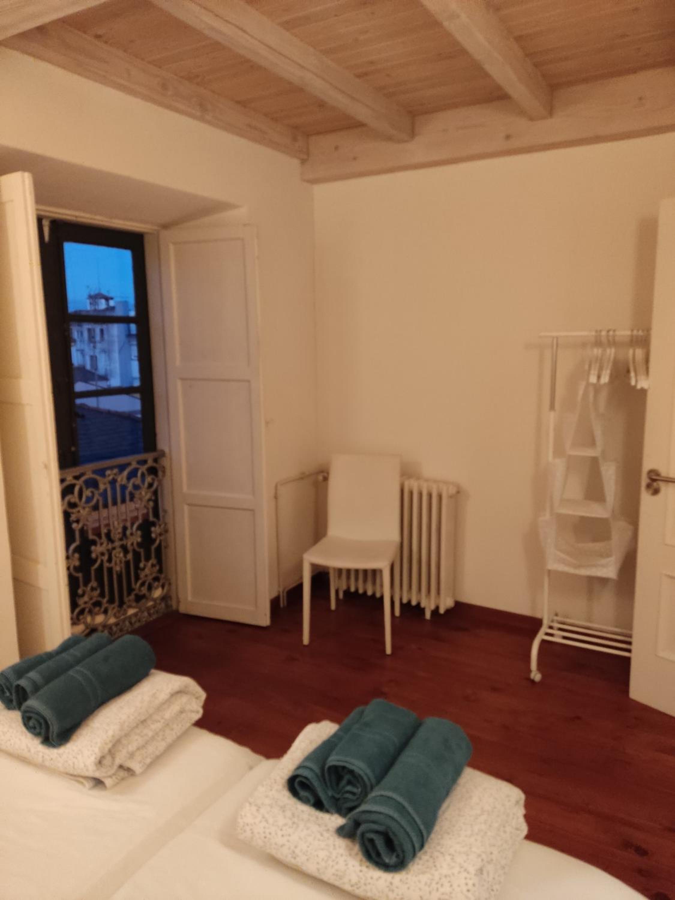 Apartment with Balcony - Photo 14