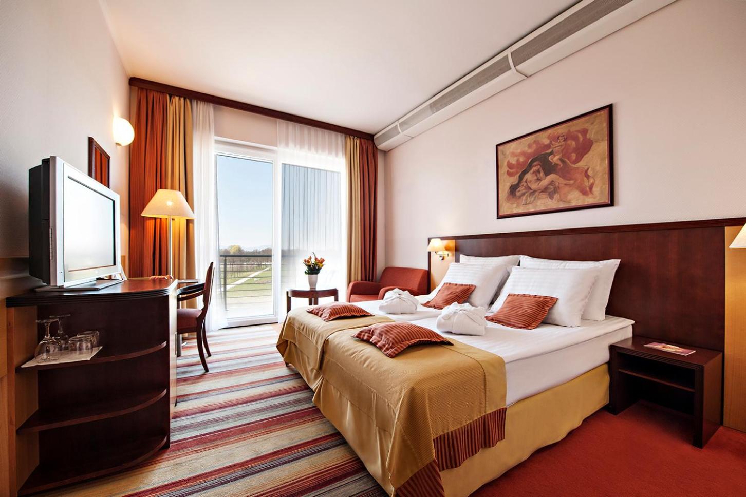 Double Room with Extra Bed - Photo 1