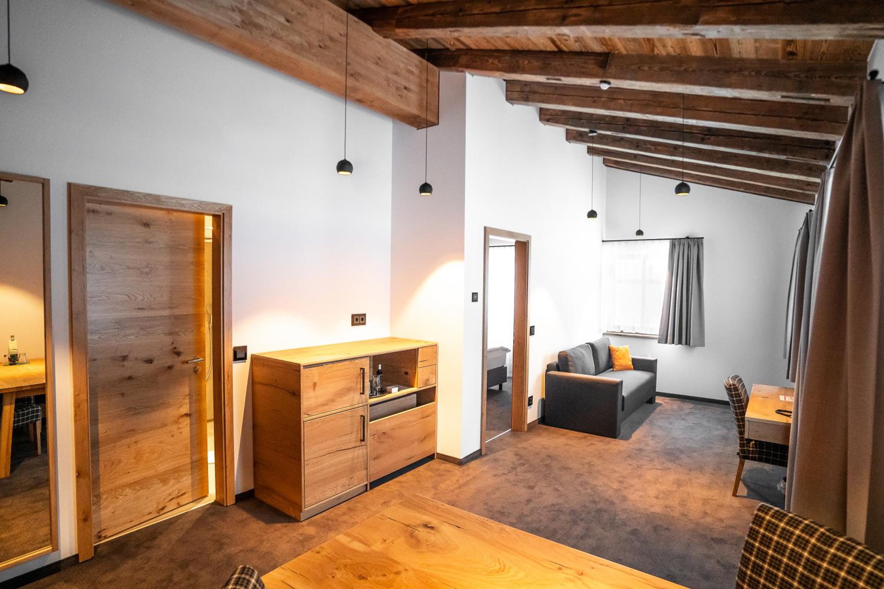 Suite - Photo 10
