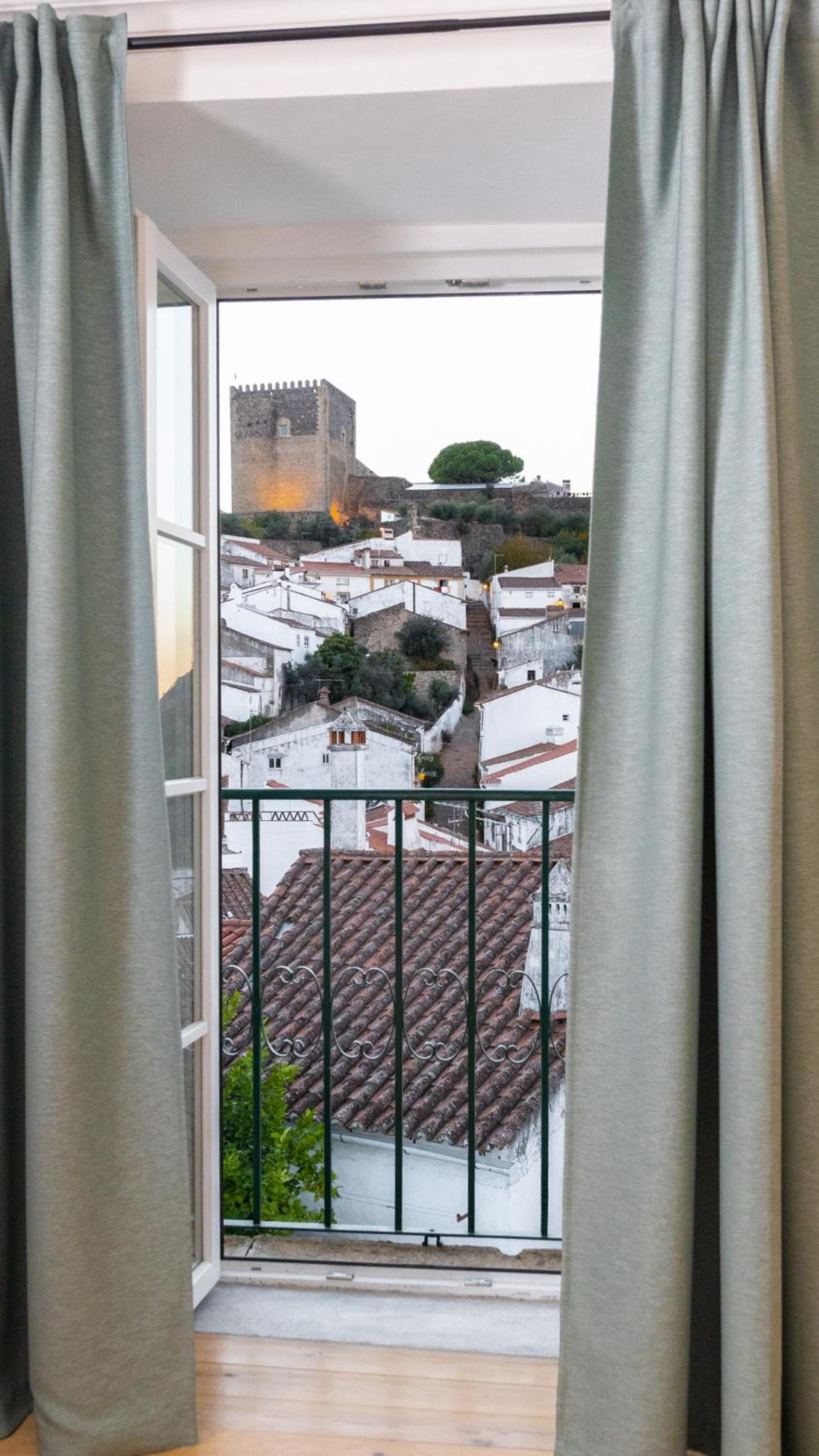 Deluxe Double or Twin Room with City View - Photo 2