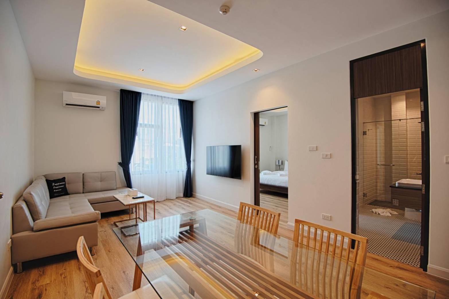 Executive Suite - Photo 12