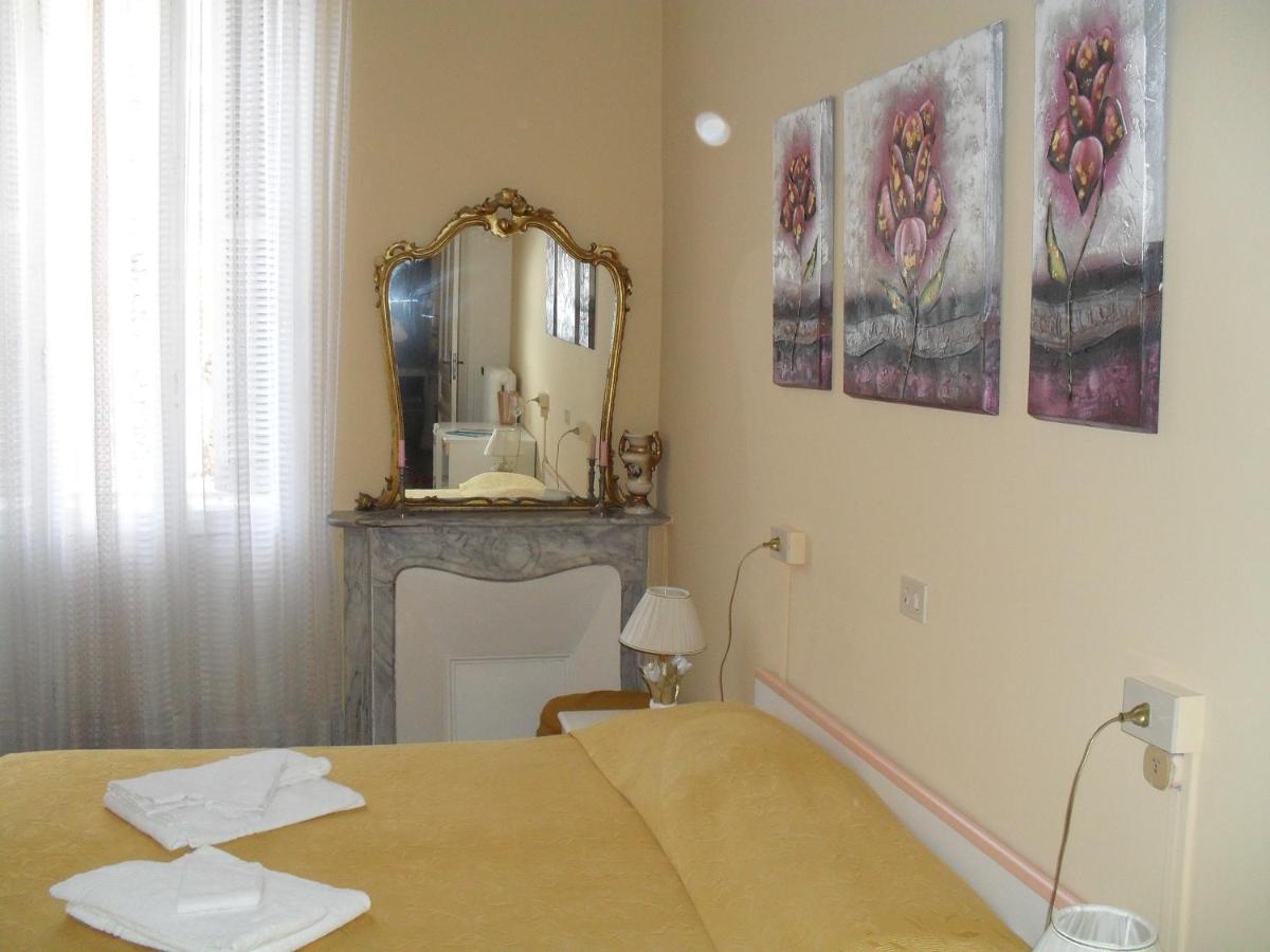 Double or Twin Room - Photo 9