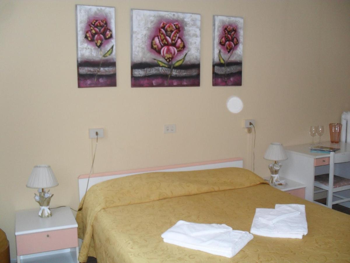 Double or Twin Room - Photo 1