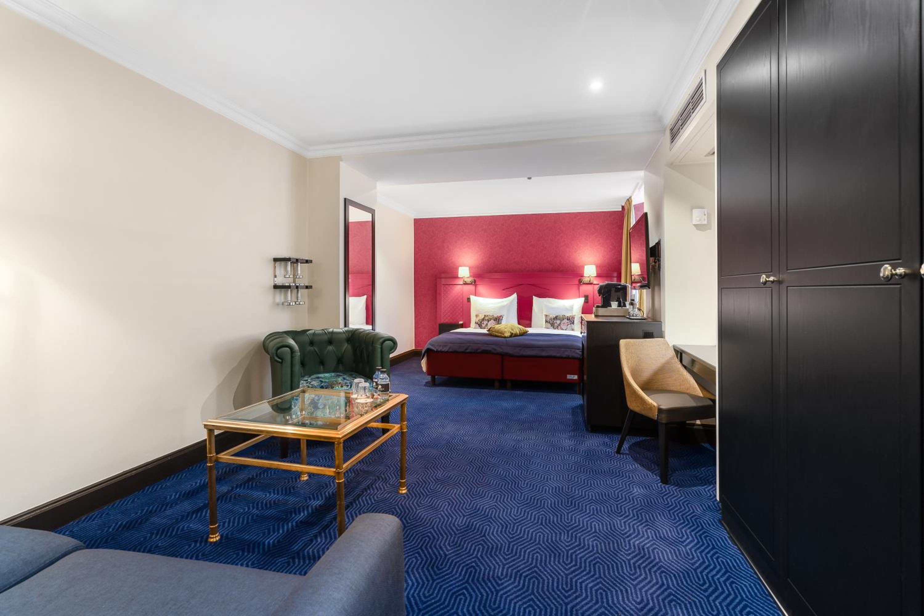 Deluxe King Room - Photo 6