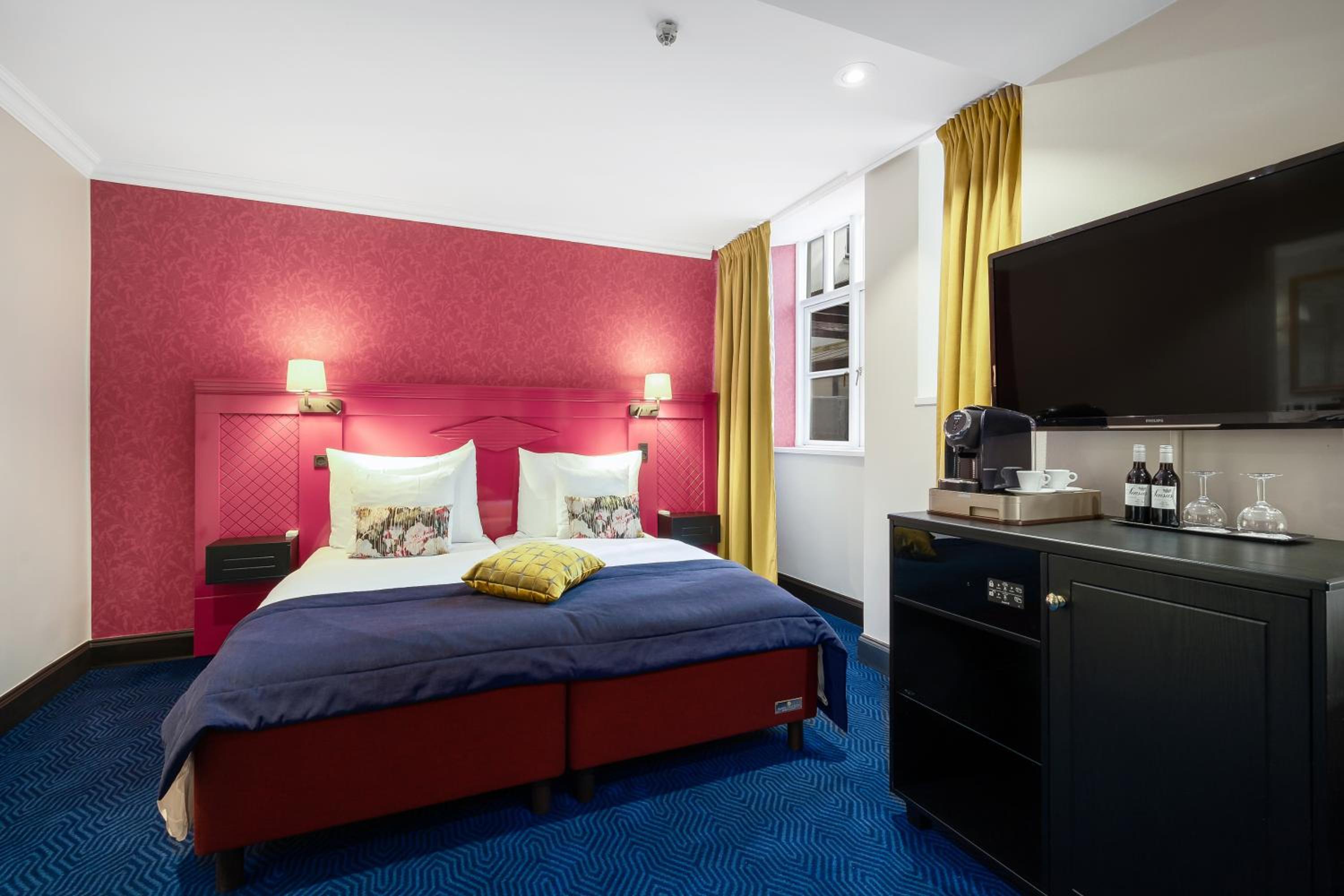 Deluxe King Room - Photo 1