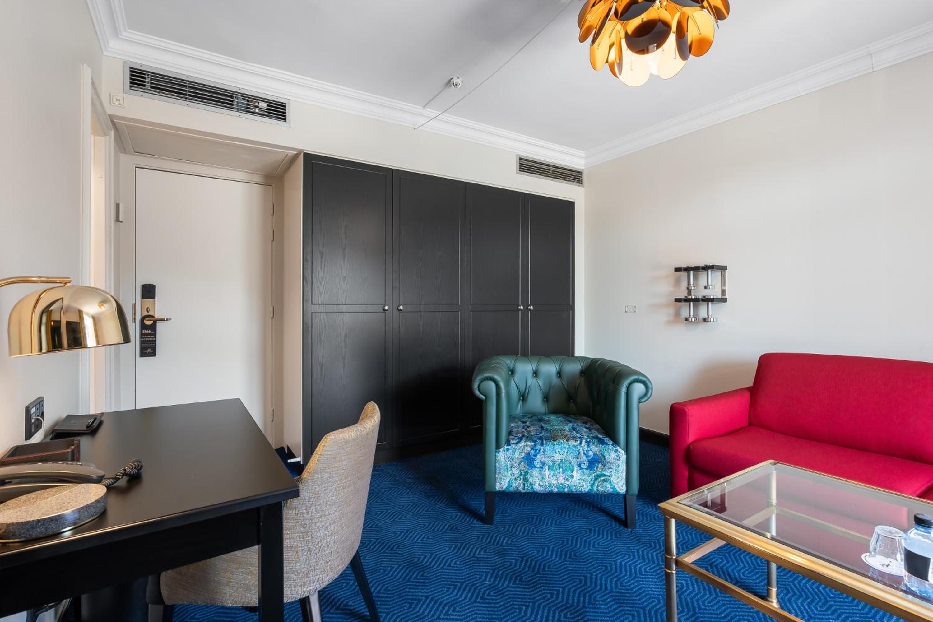 Deluxe King Room - Photo 2