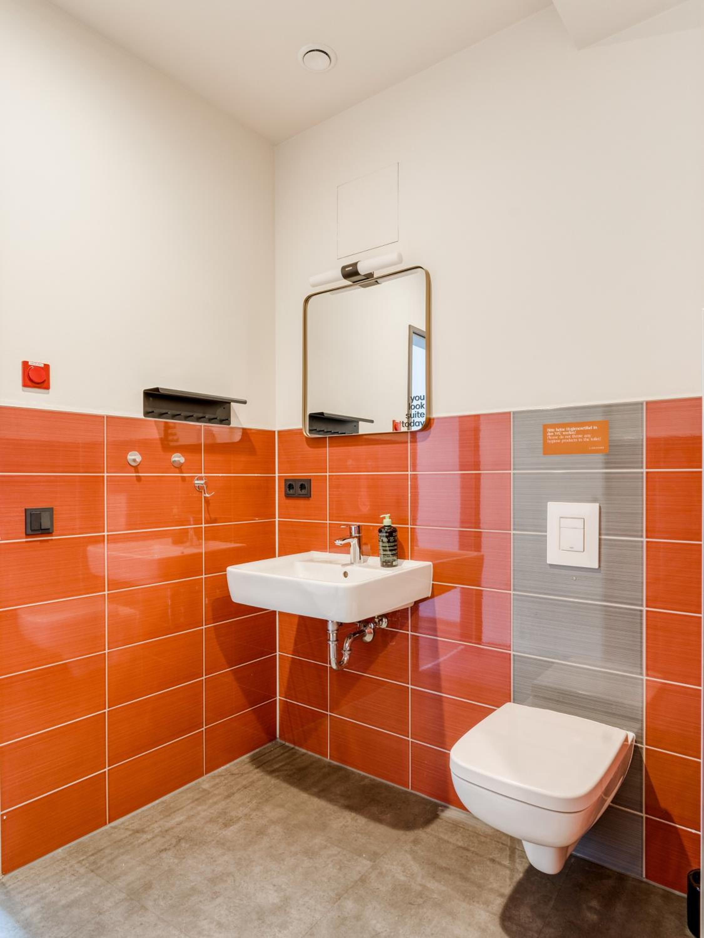 Suite L - Photo 18