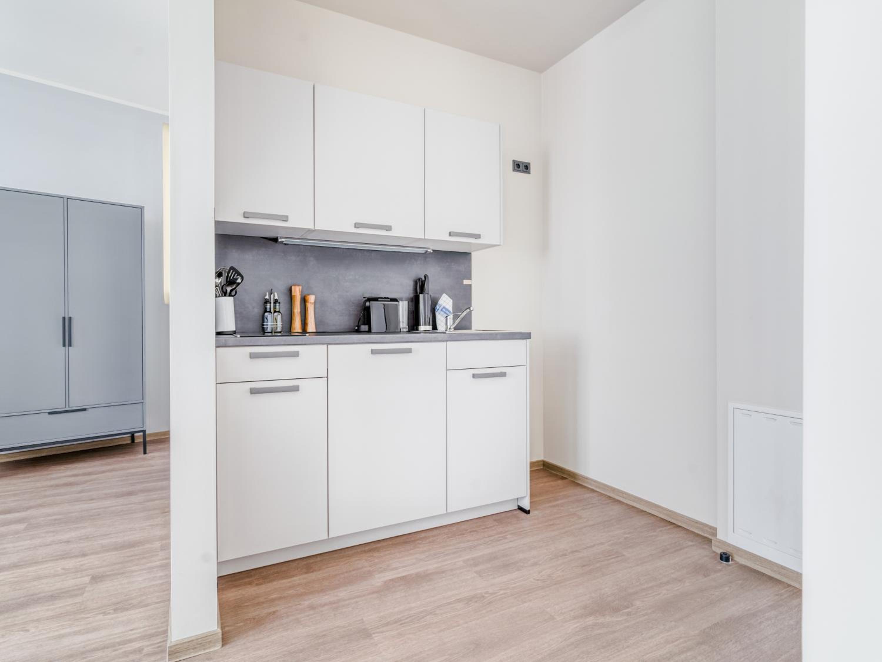 Suite L - Photo 4