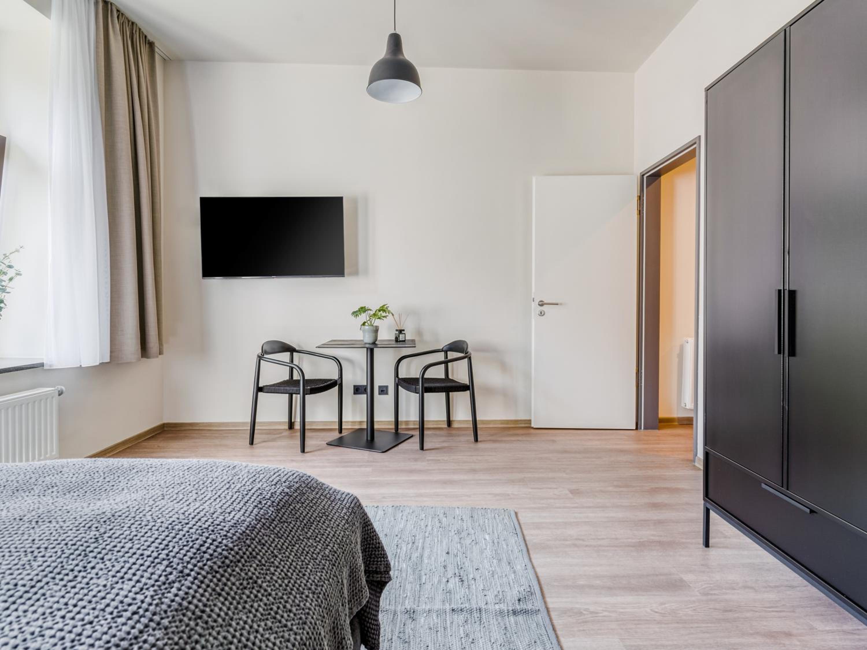 Suite L - Photo 15