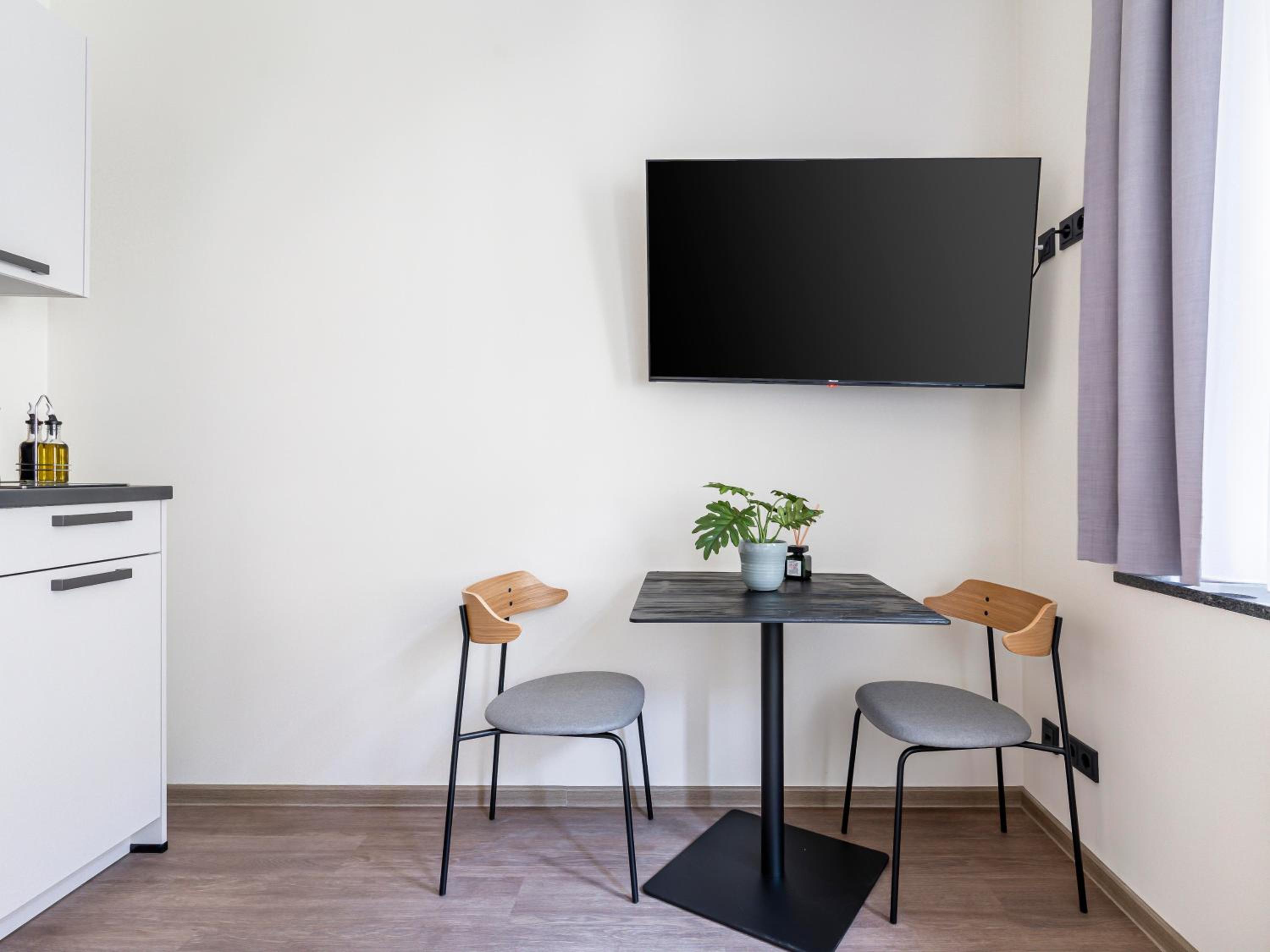 Suite L - Photo 11