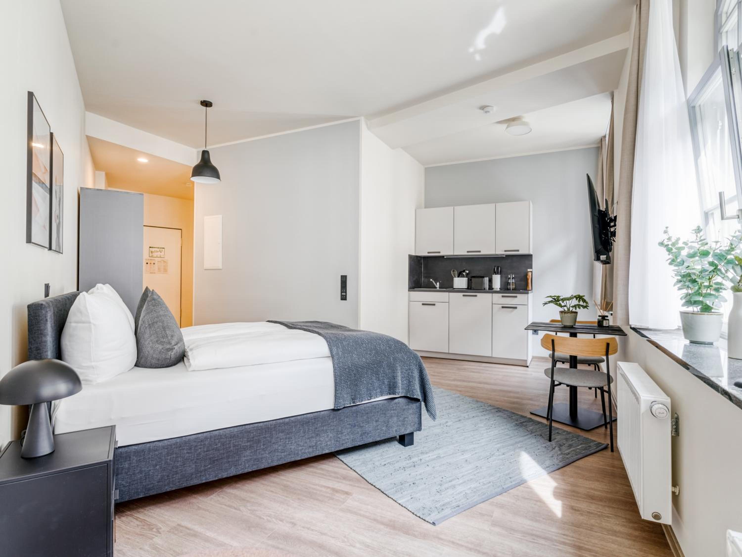 Suite L - Photo 2