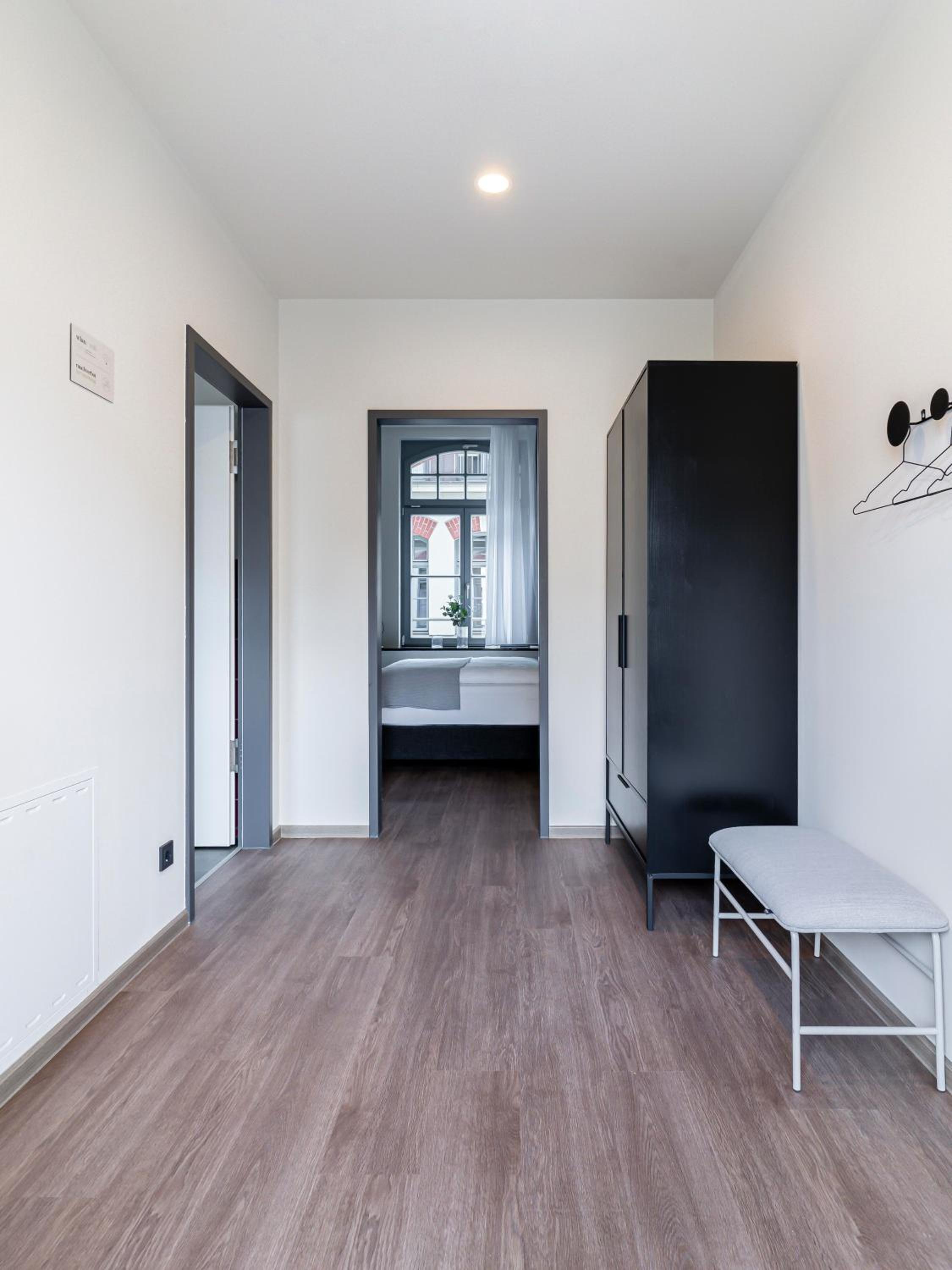Suite L - Photo 16