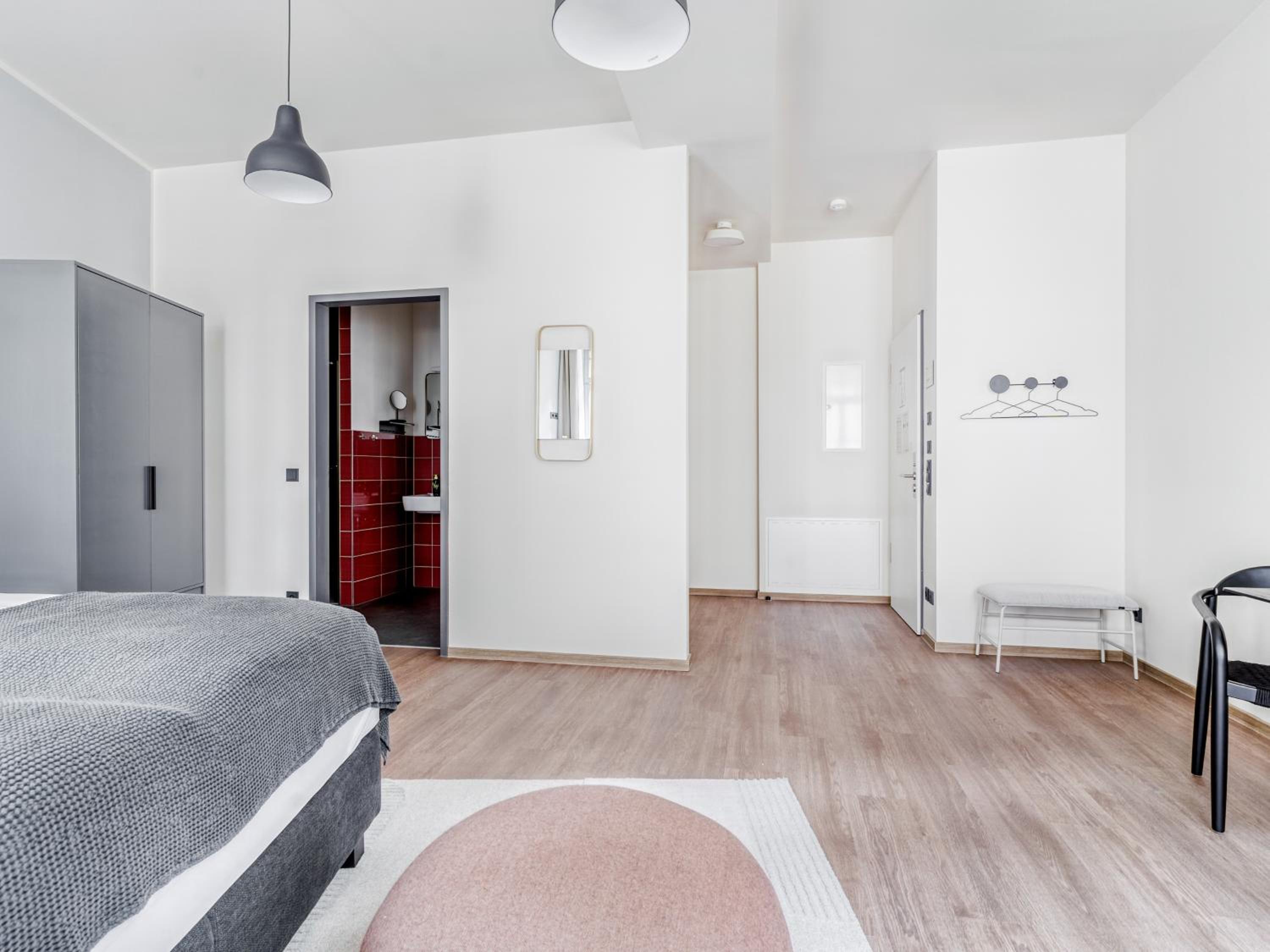 Suite L - Photo 9