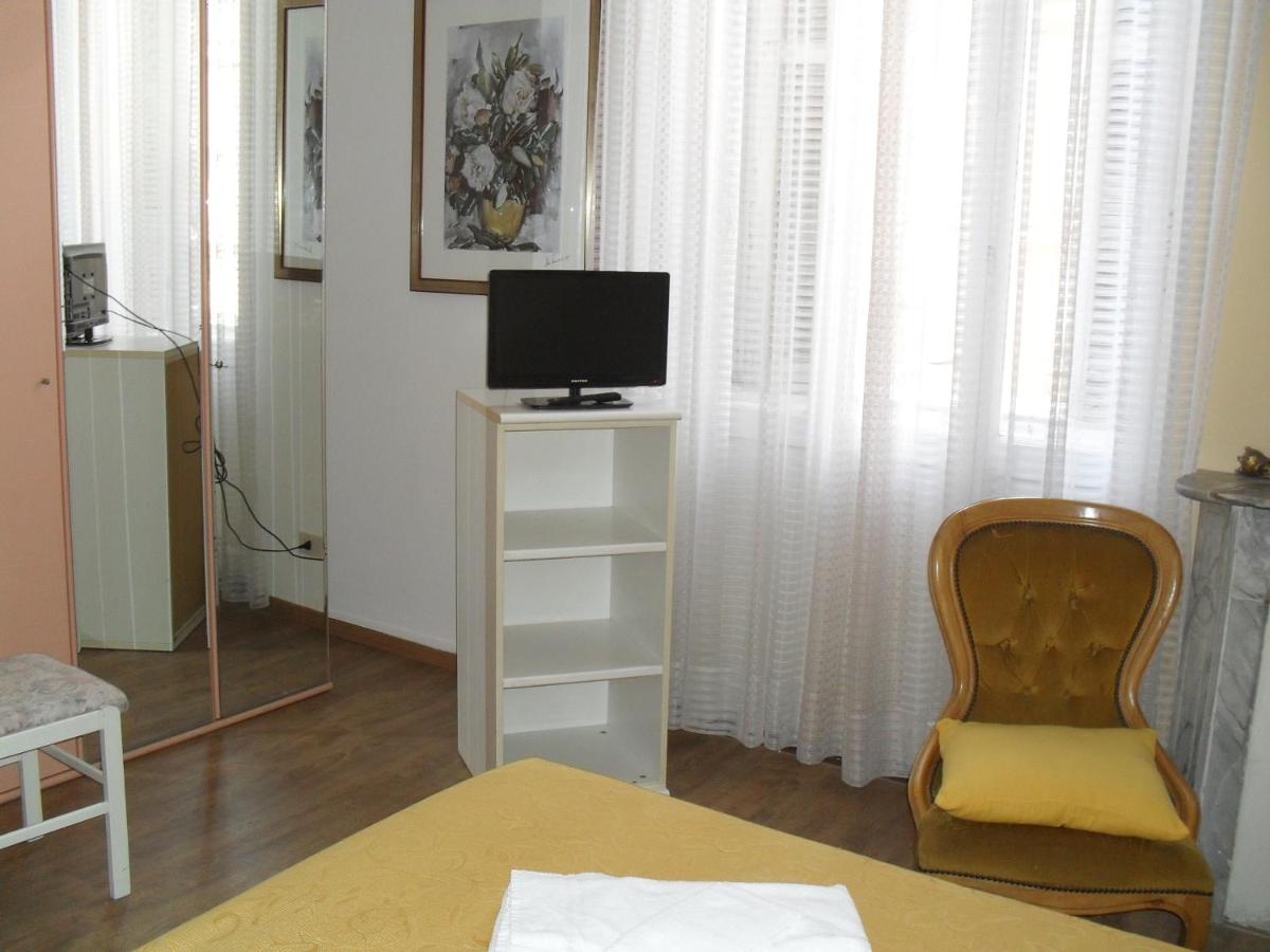 Double or Twin Room - Photo 11