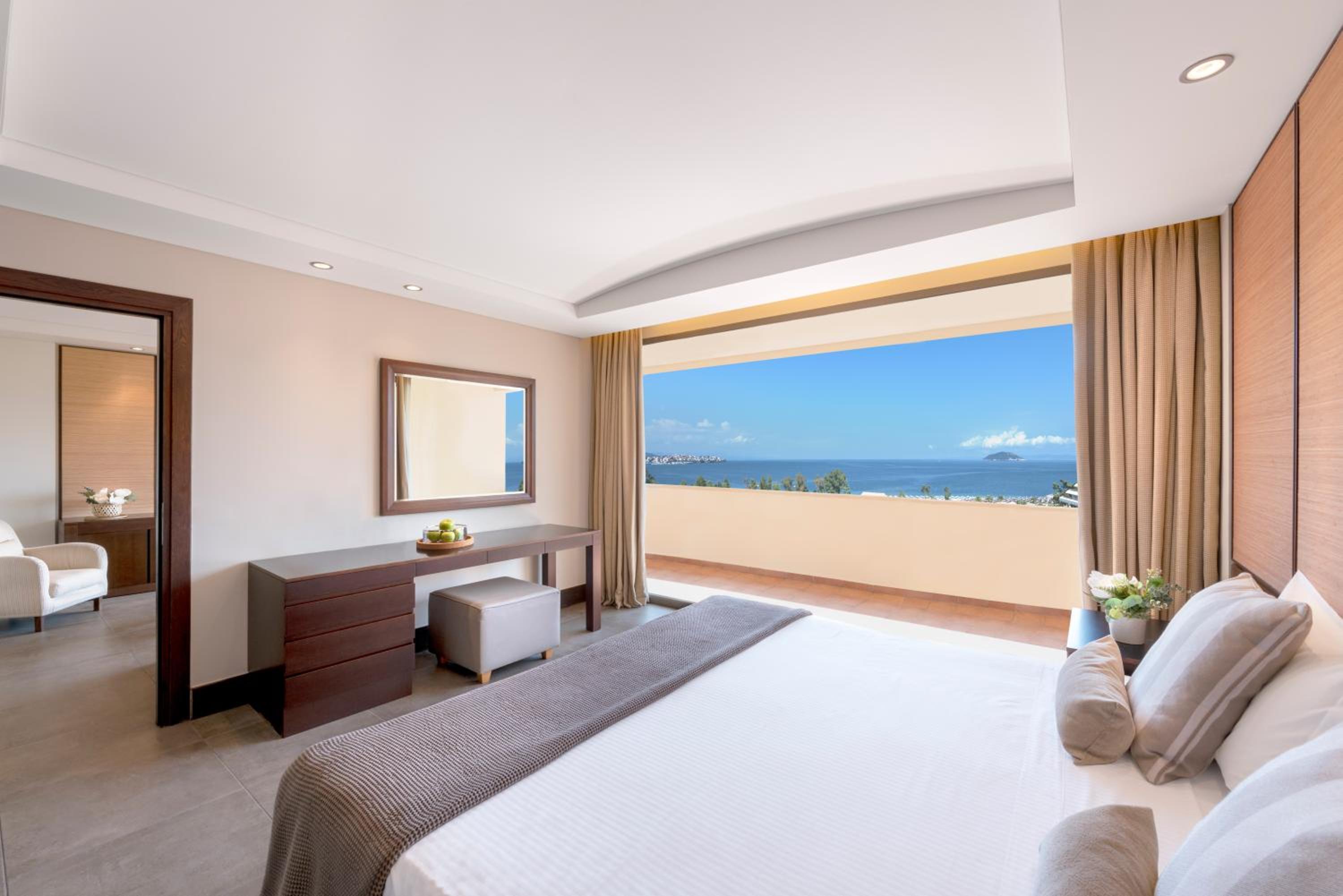 Suite Sea or Marina View - Photo 3