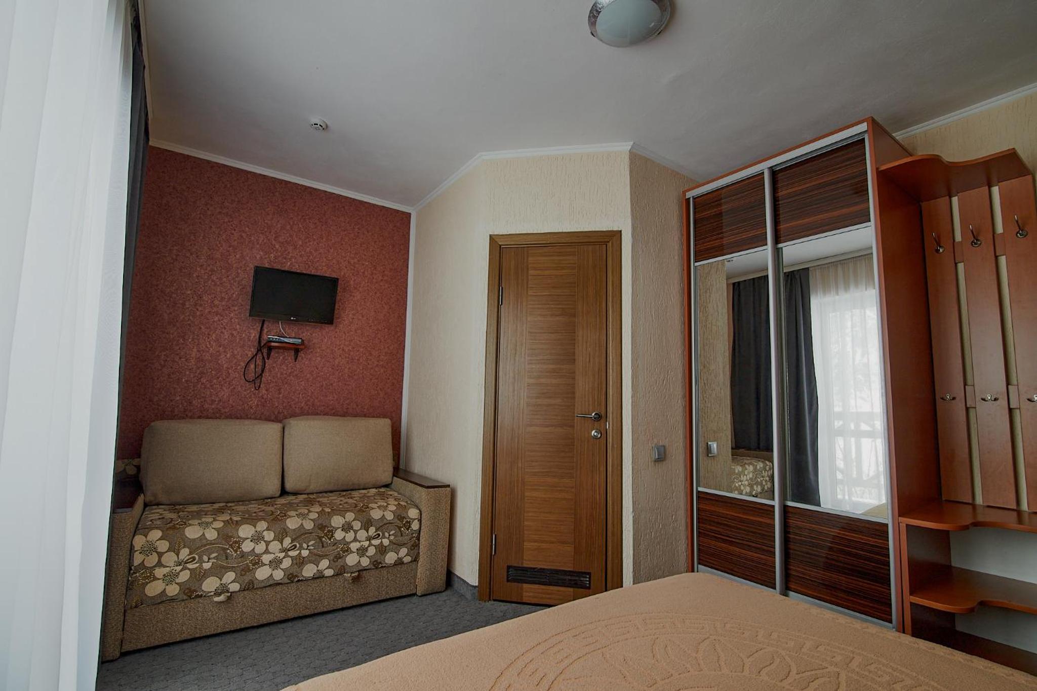 Family Room with Balcony photo 2
