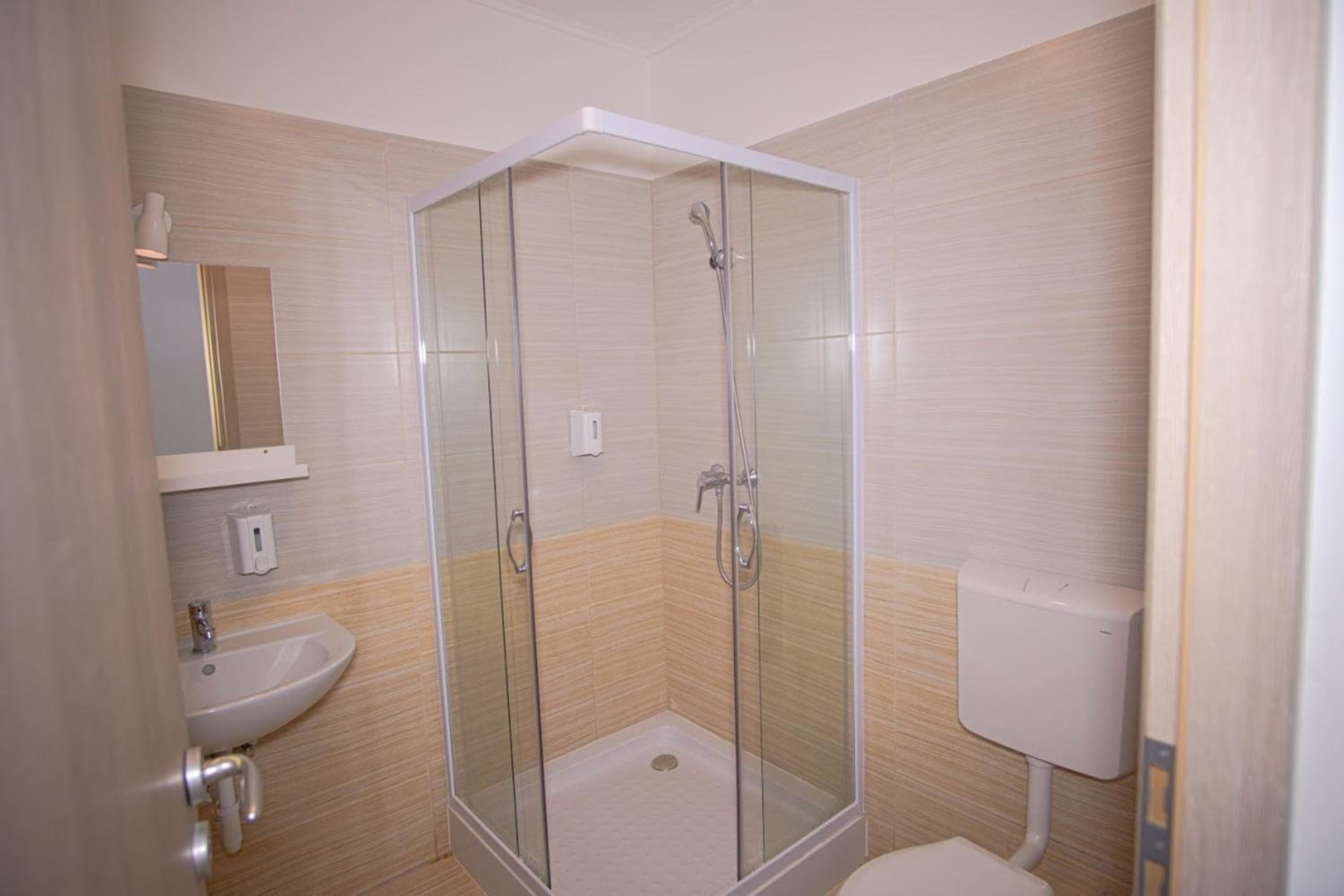 Triple Room - Photo 28