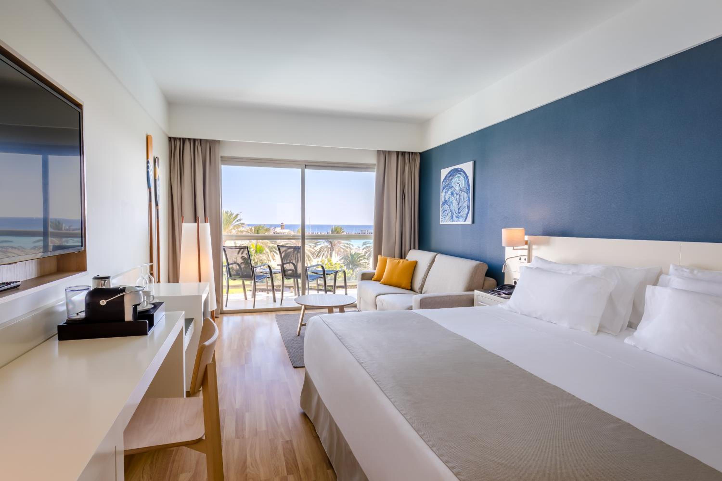 Double Room With Sea View ( 2 Adults + 1 Child ) - Photo 6