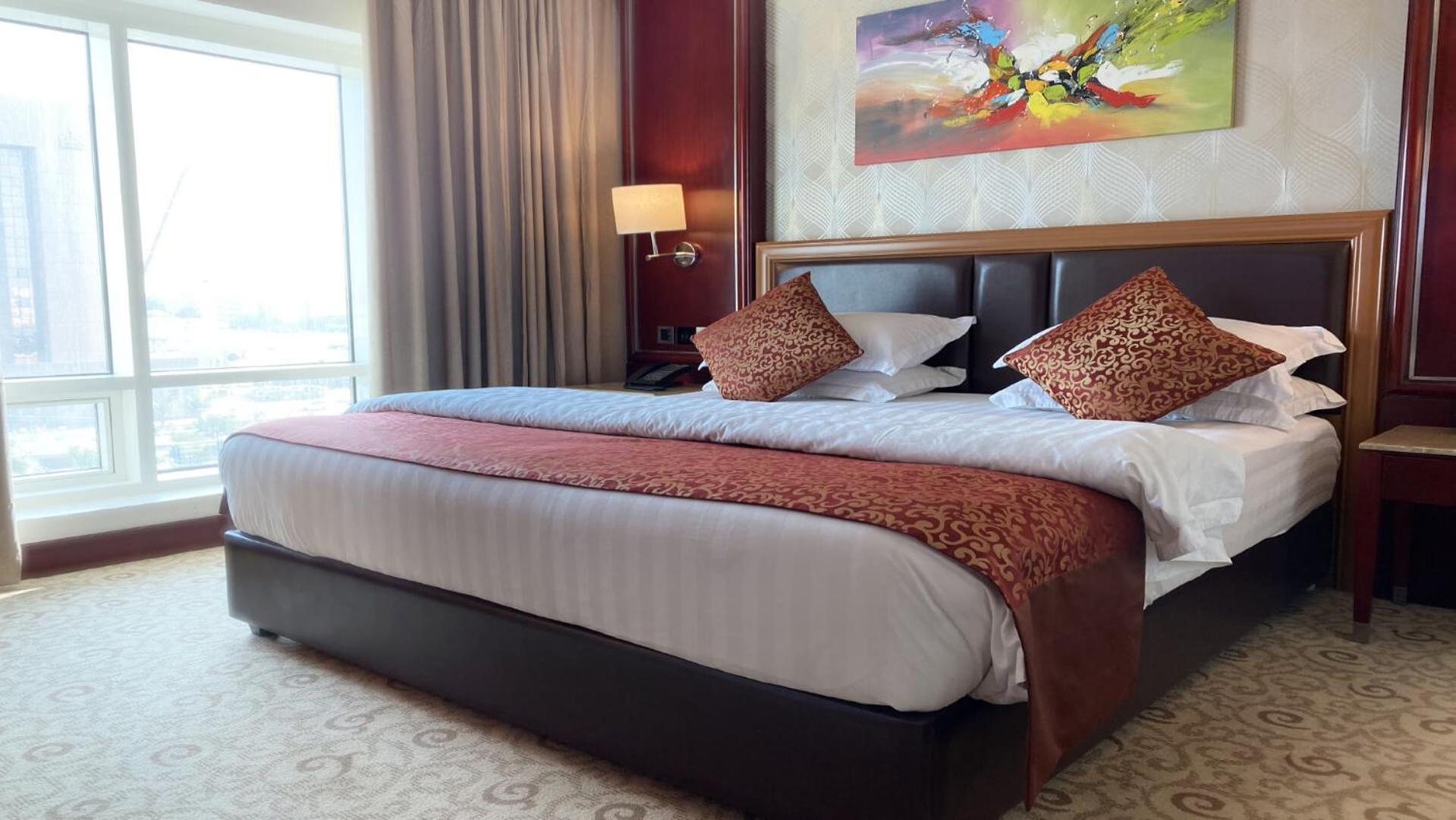 One Bedroom Deluxe Suite - Photo 4