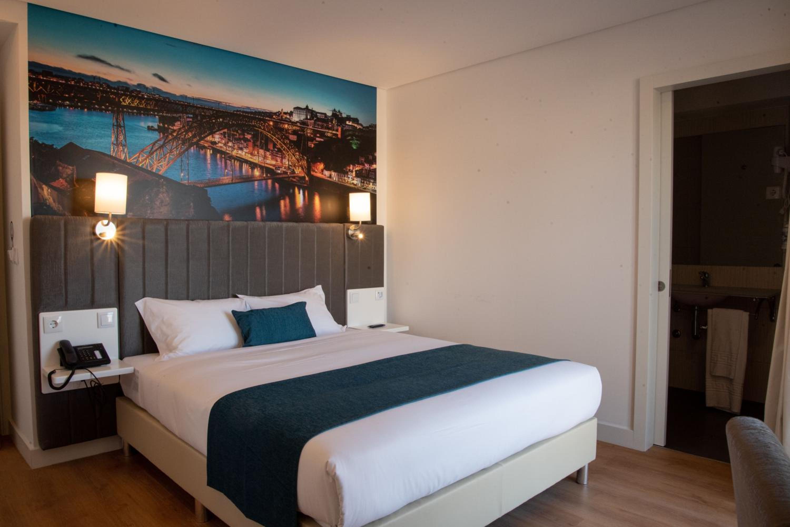 Double Room with Balcony - Photo 1