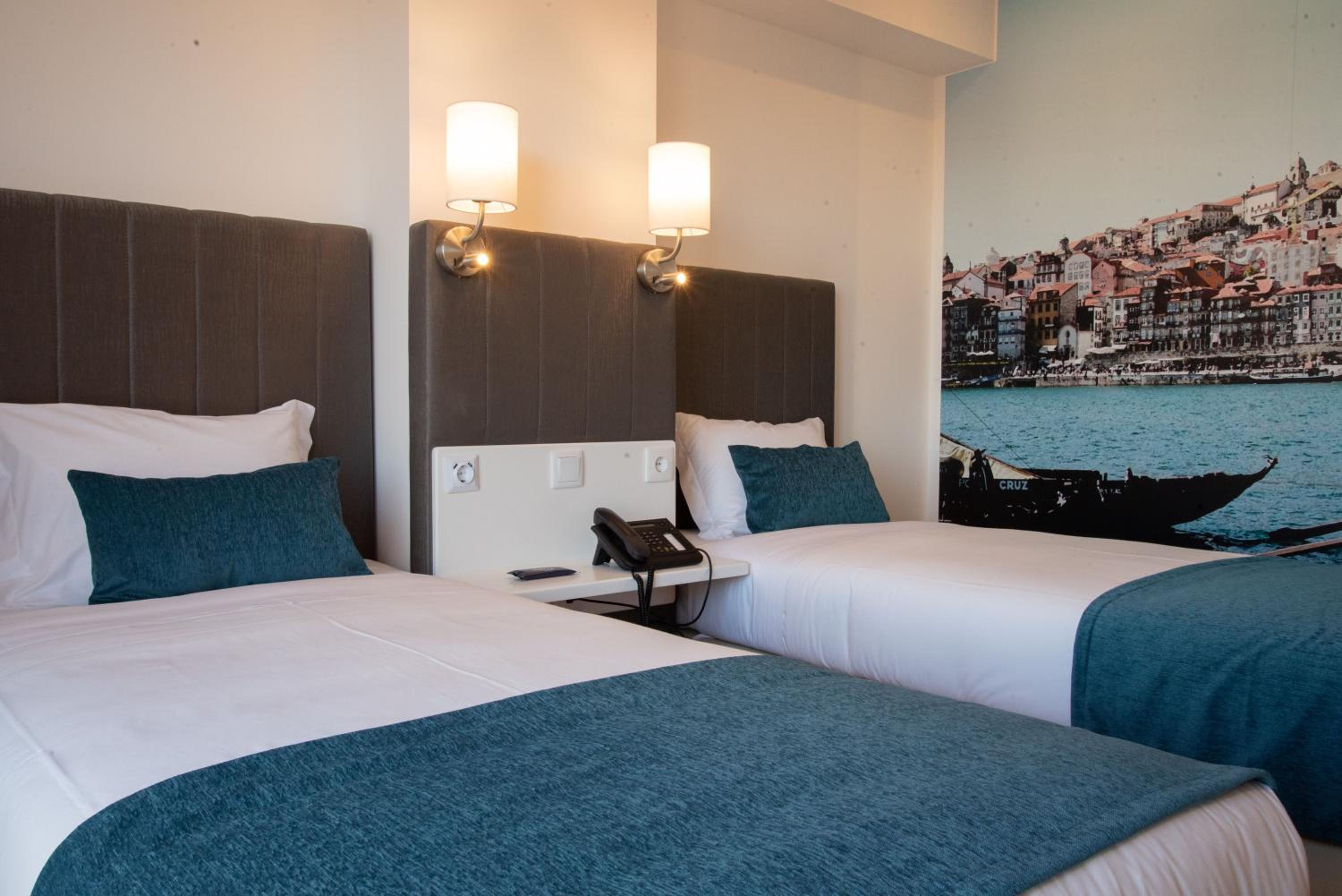 Twin Room with Balcony - Photo 1