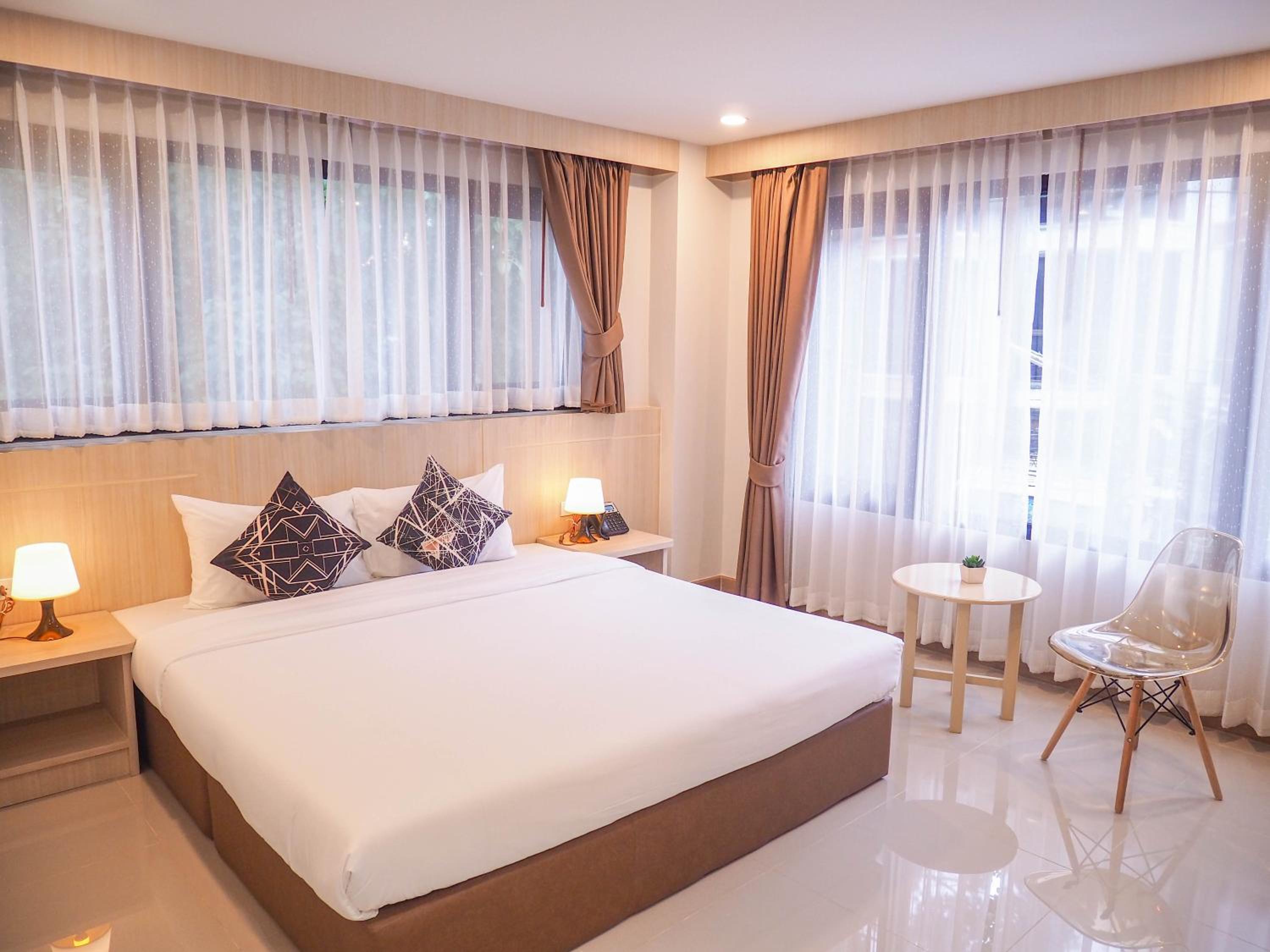 Superior King Room - Photo 25