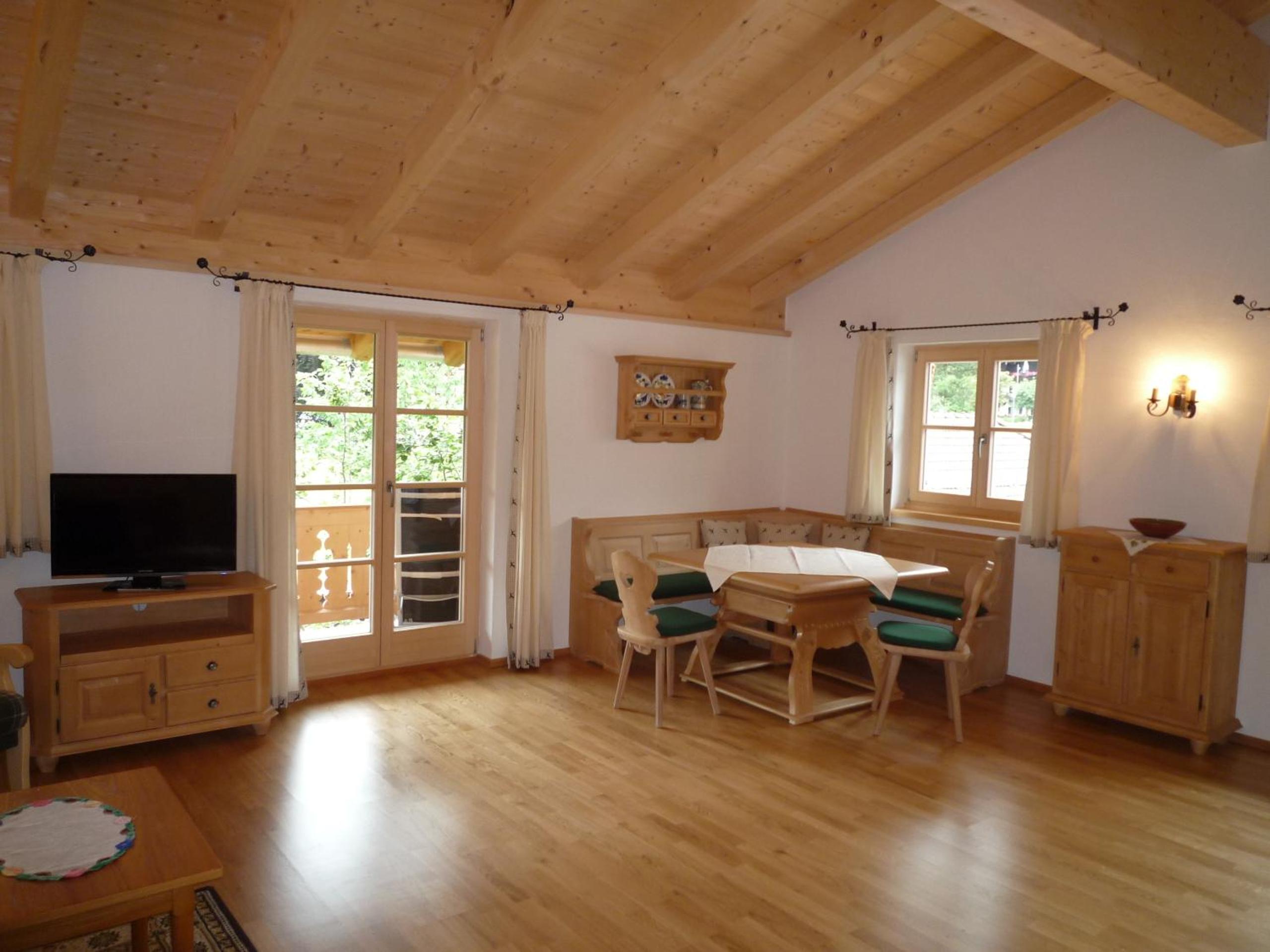 One-Bedroom Apartment with Balcony - No.11 photo 2