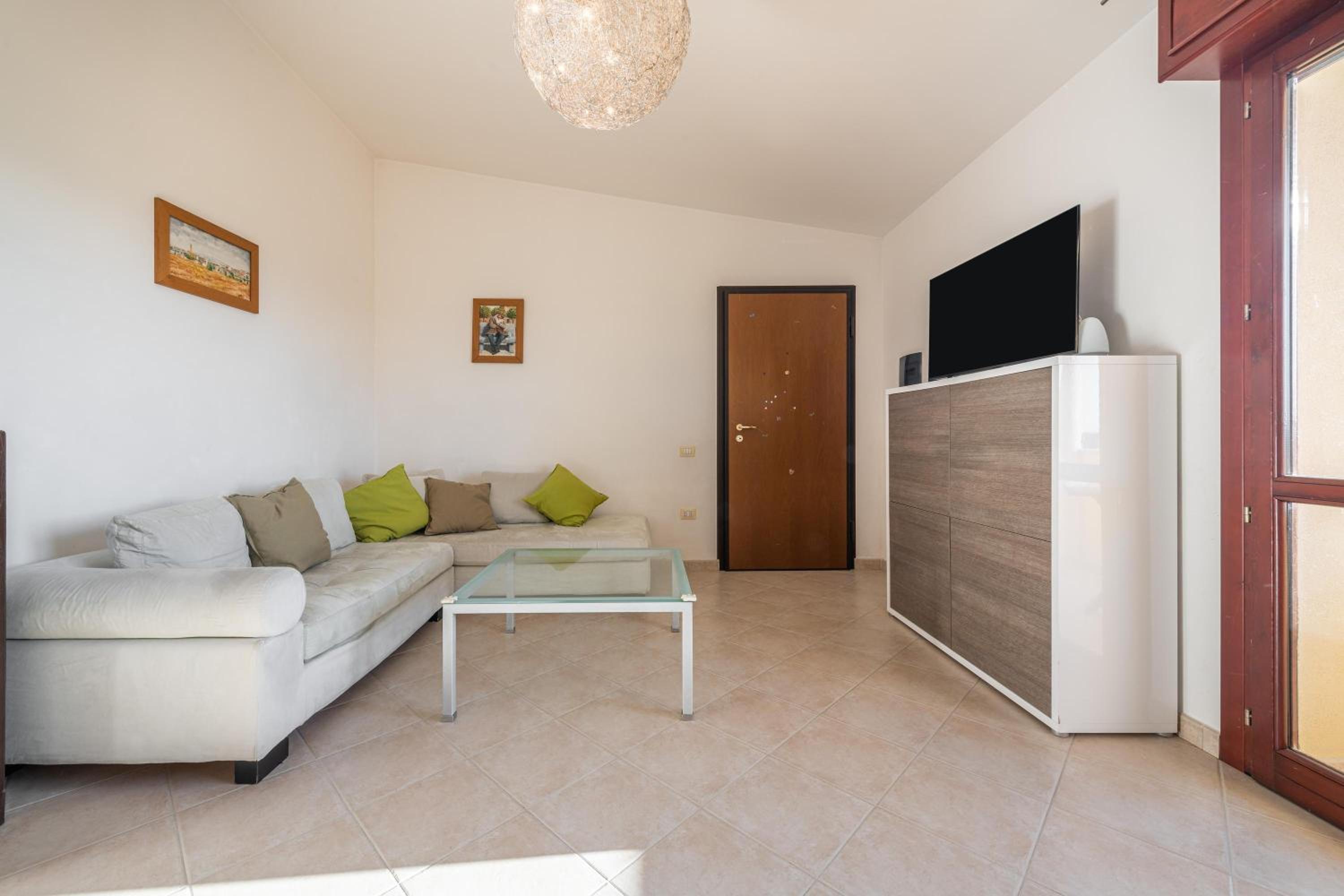 Two-Bedroom Deluxe Apartment with Balcony photo 1
