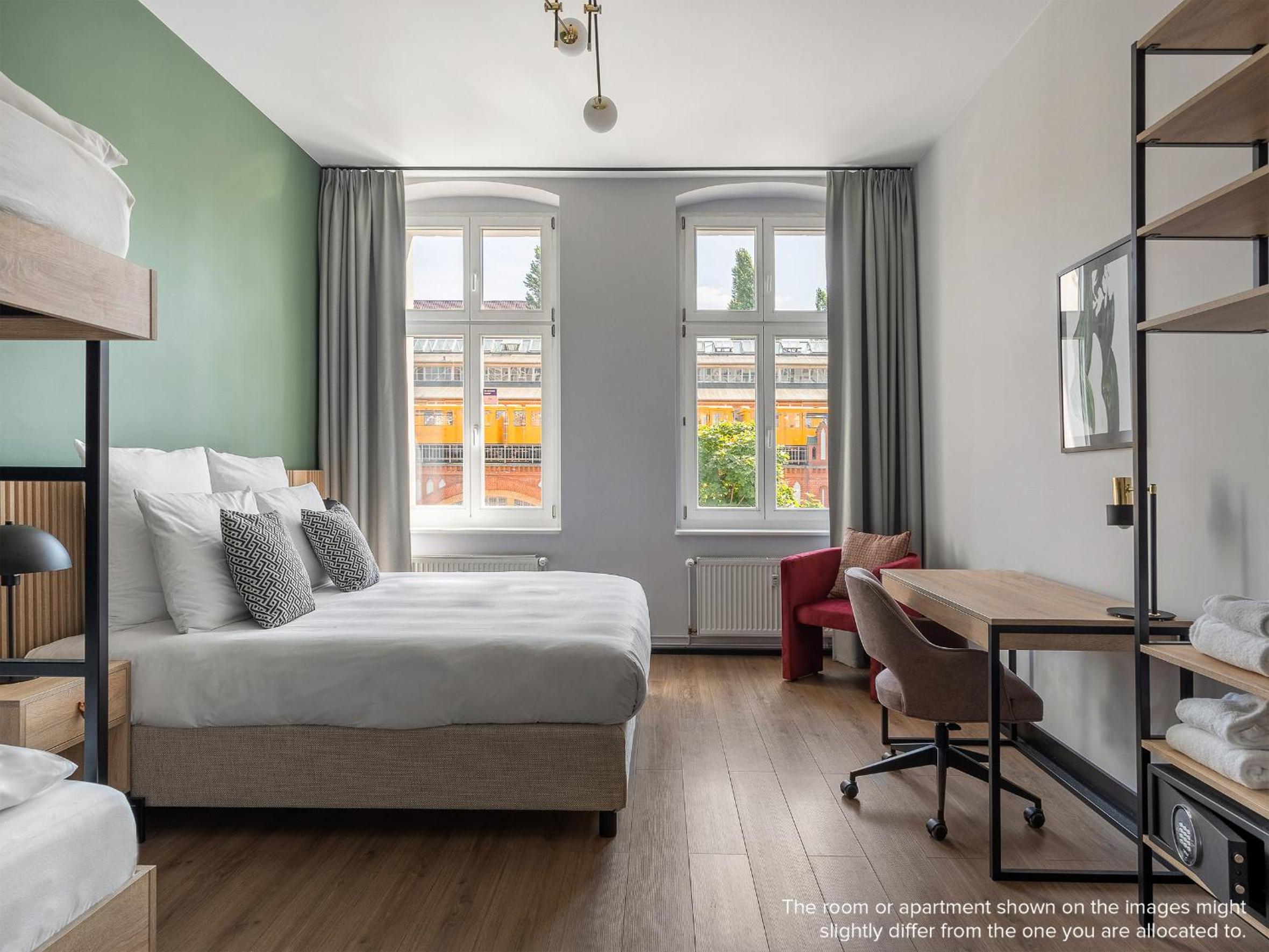 Large 1 Bedroom Apartment with Sofa Bed photo 1