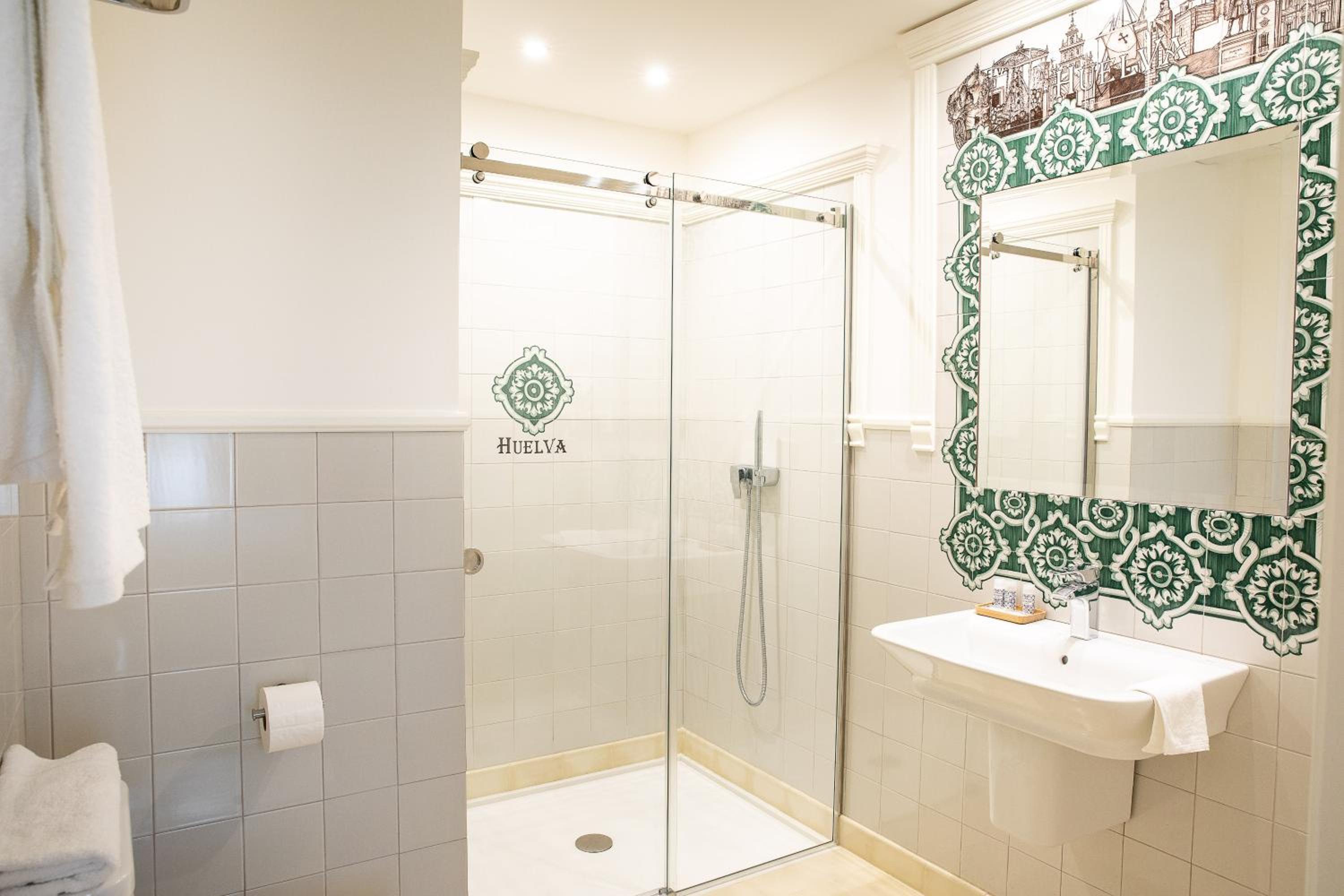 Double or Twin Room - Photo 25