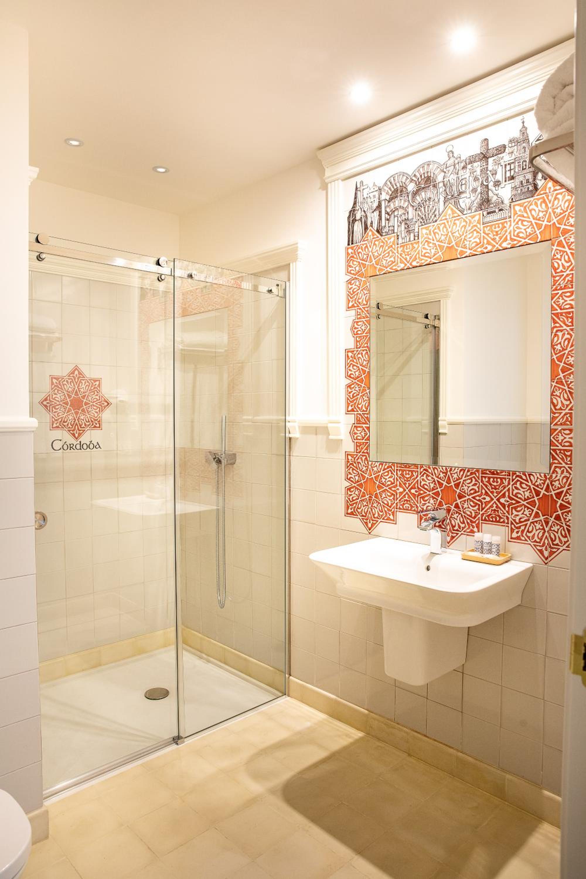 Double or Twin Room - Photo 4