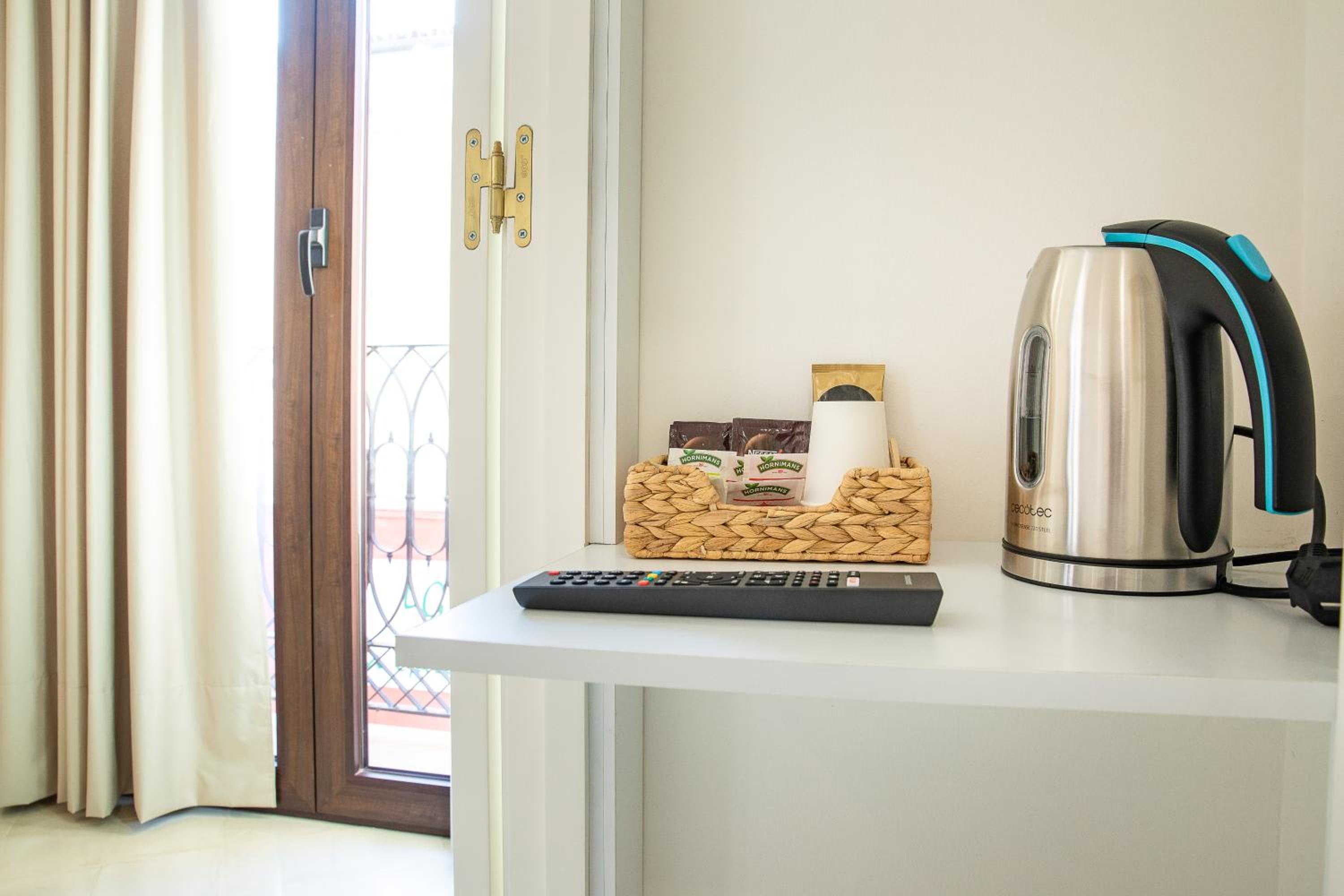 Triple Room with Balcony - Photo 13