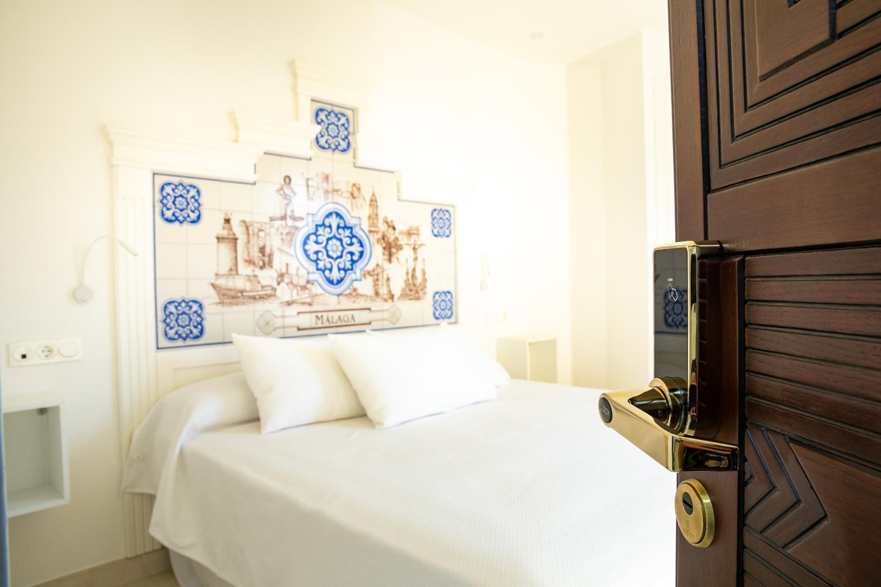 Double or Twin Room - Photo 9