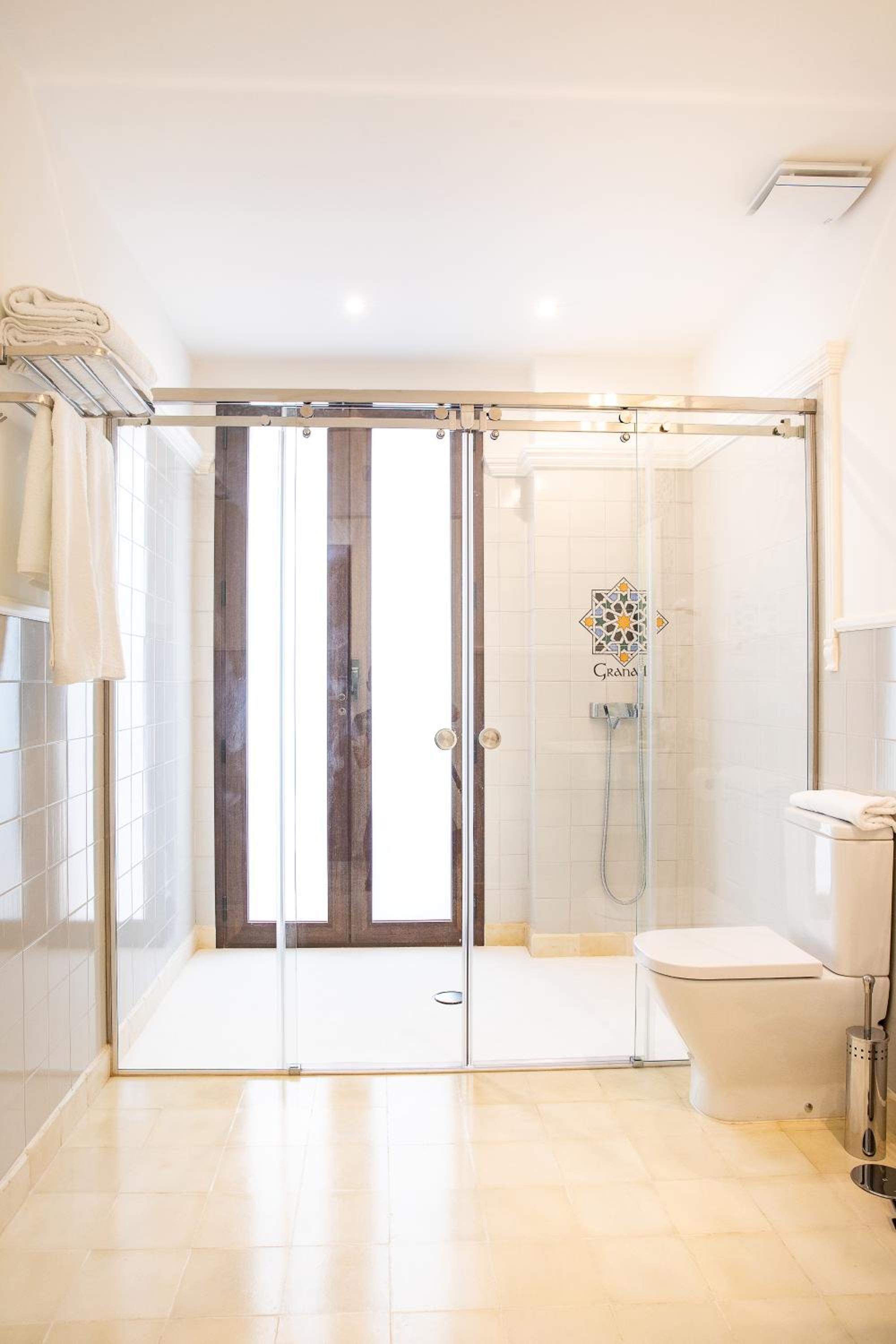 Triple Room with Balcony - Photo 10