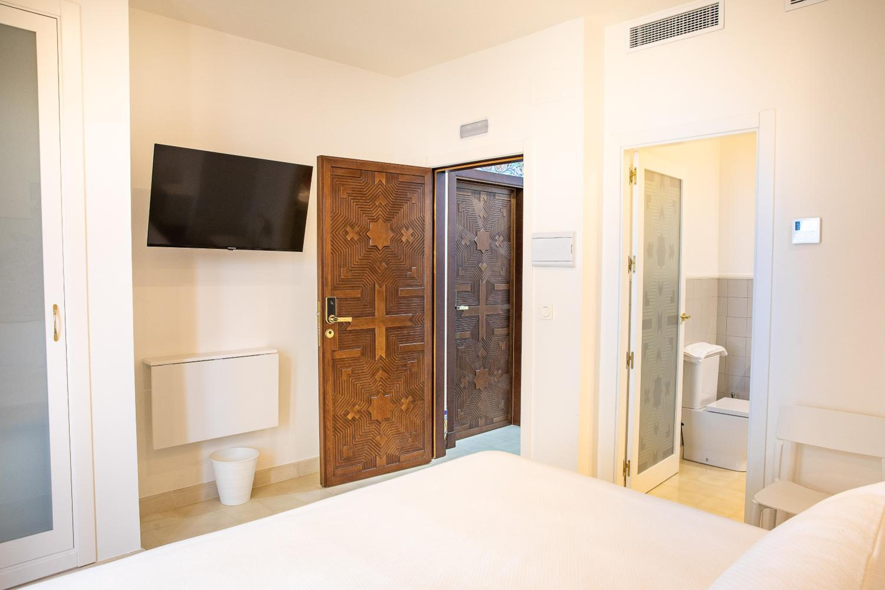 Double or Twin Room - Photo 16
