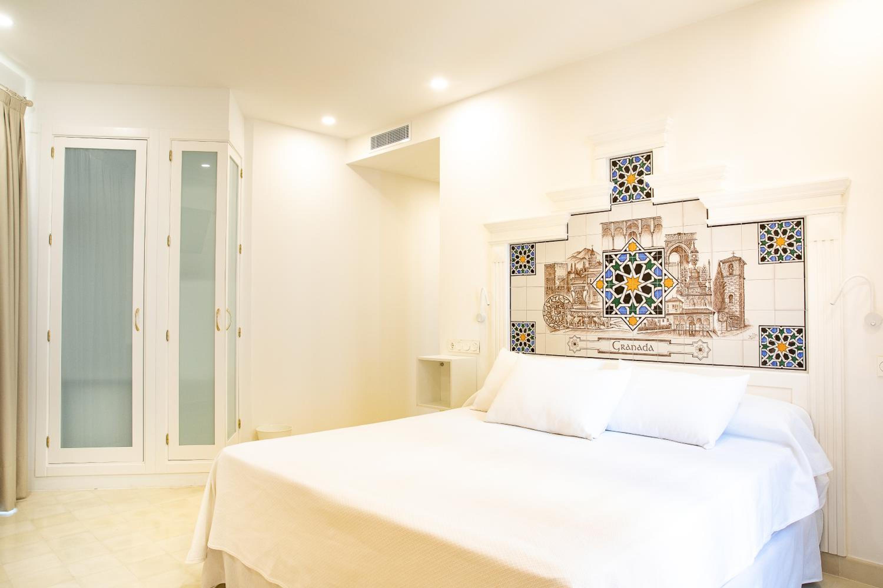 Triple Room with Balcony - Photo 3