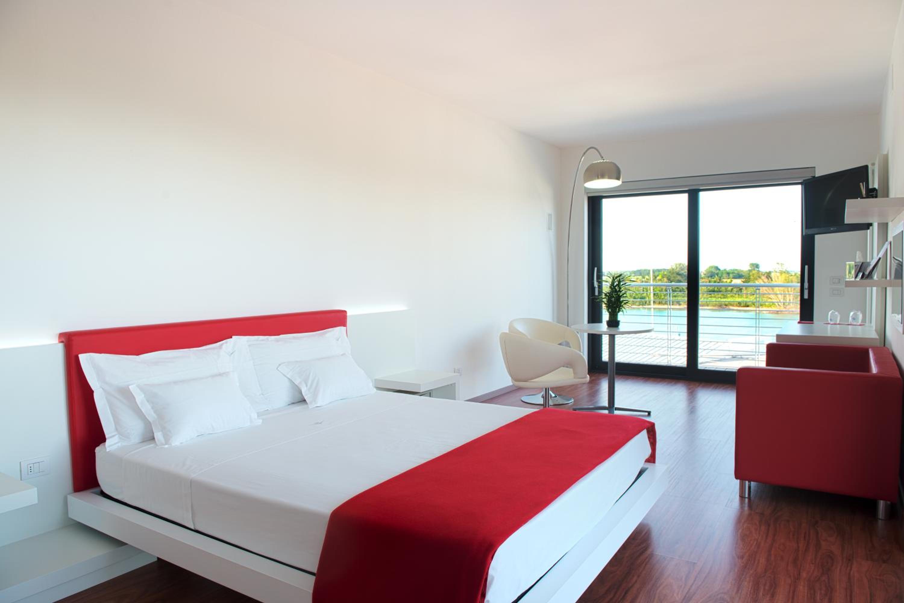Junior Suite with Canal View - Photo 6