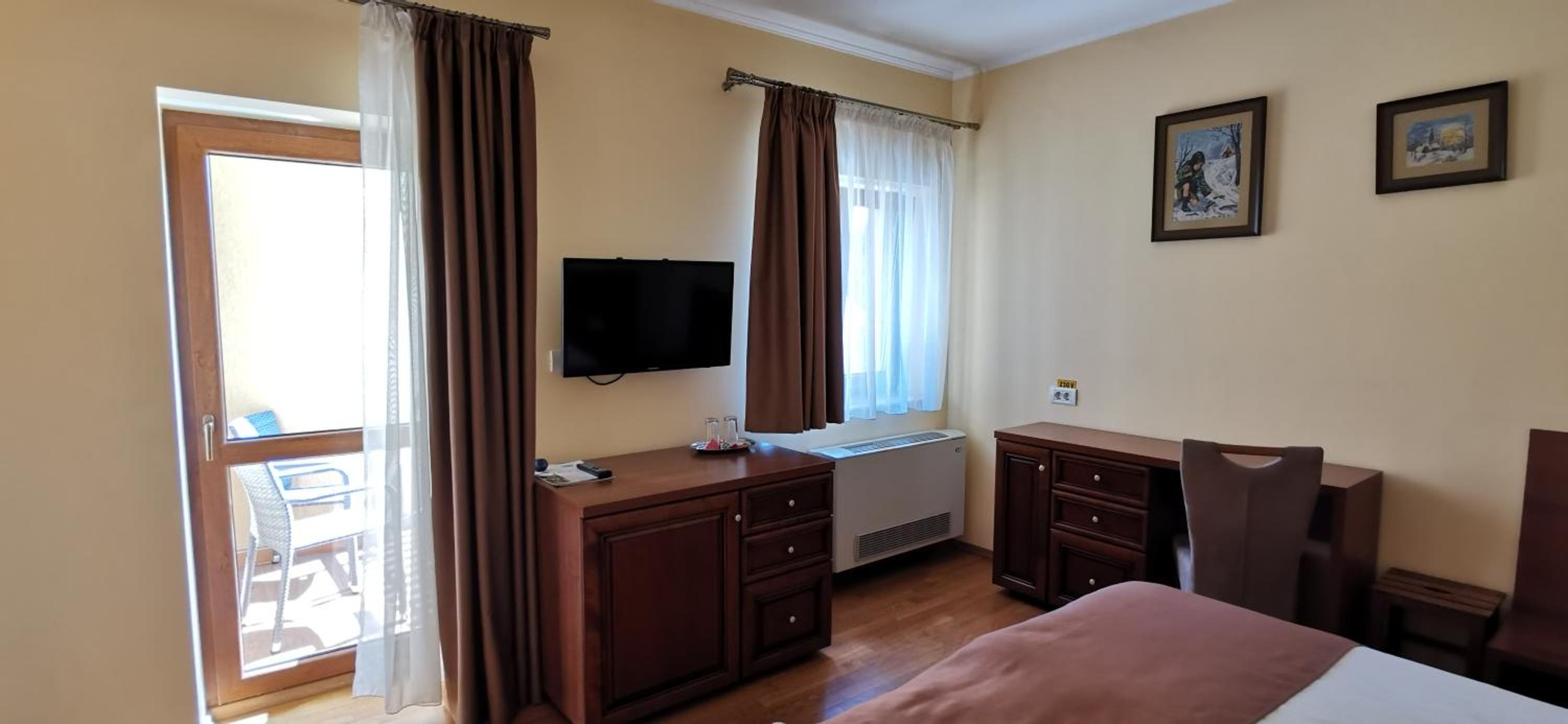 Deluxe Double or Twin Room with Balcony - Photo 3