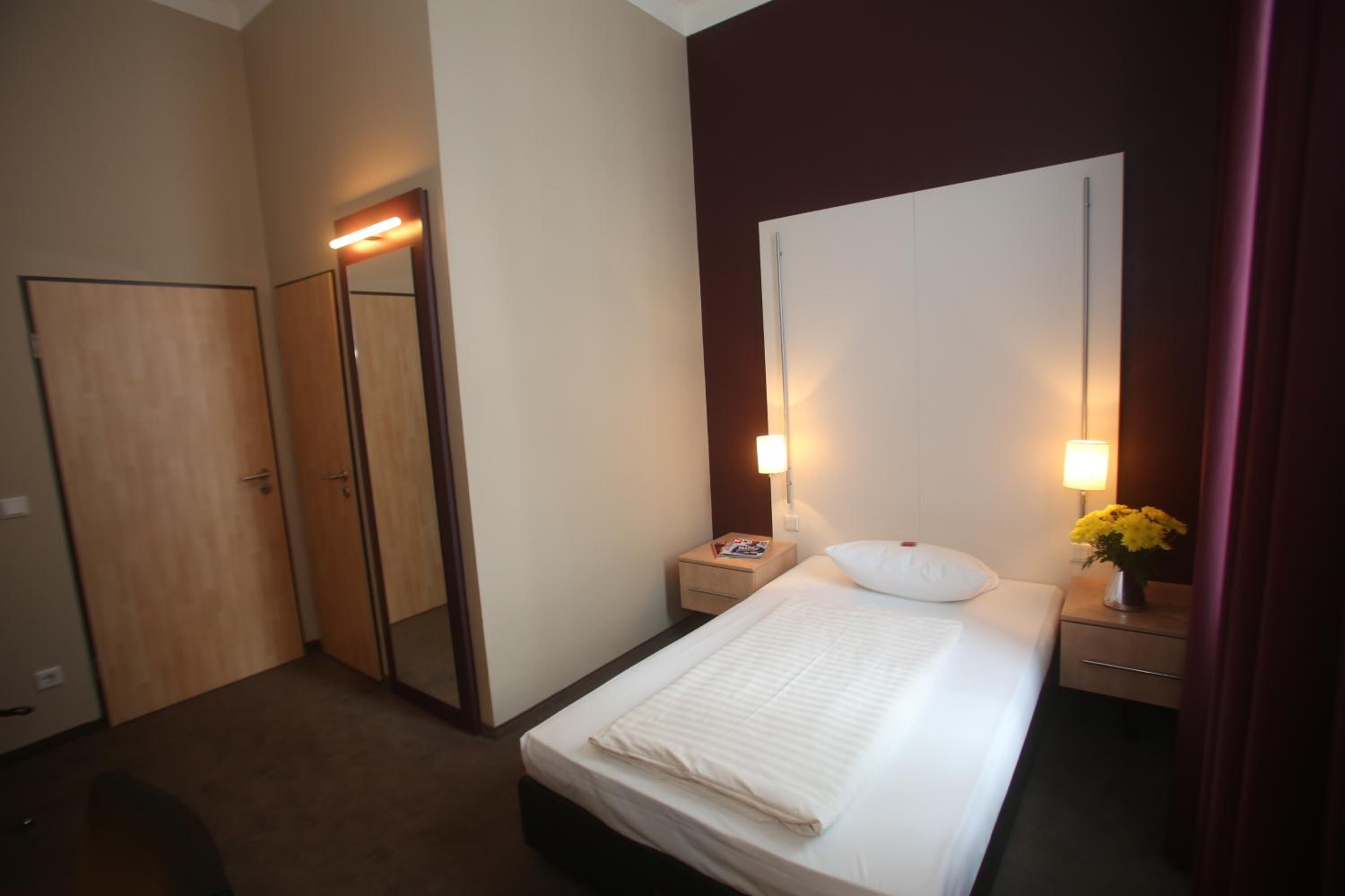 Single Room photo 3