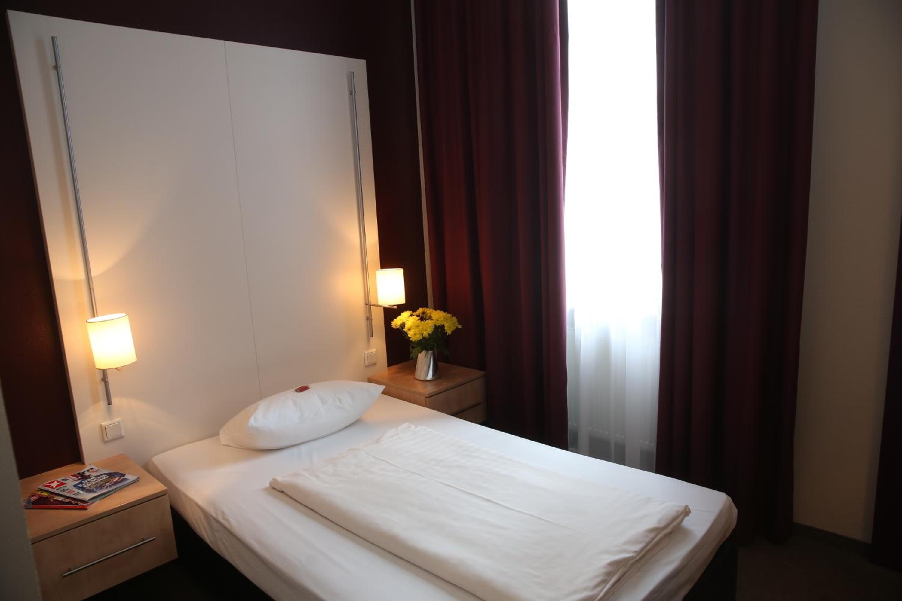 Single Room photo 2