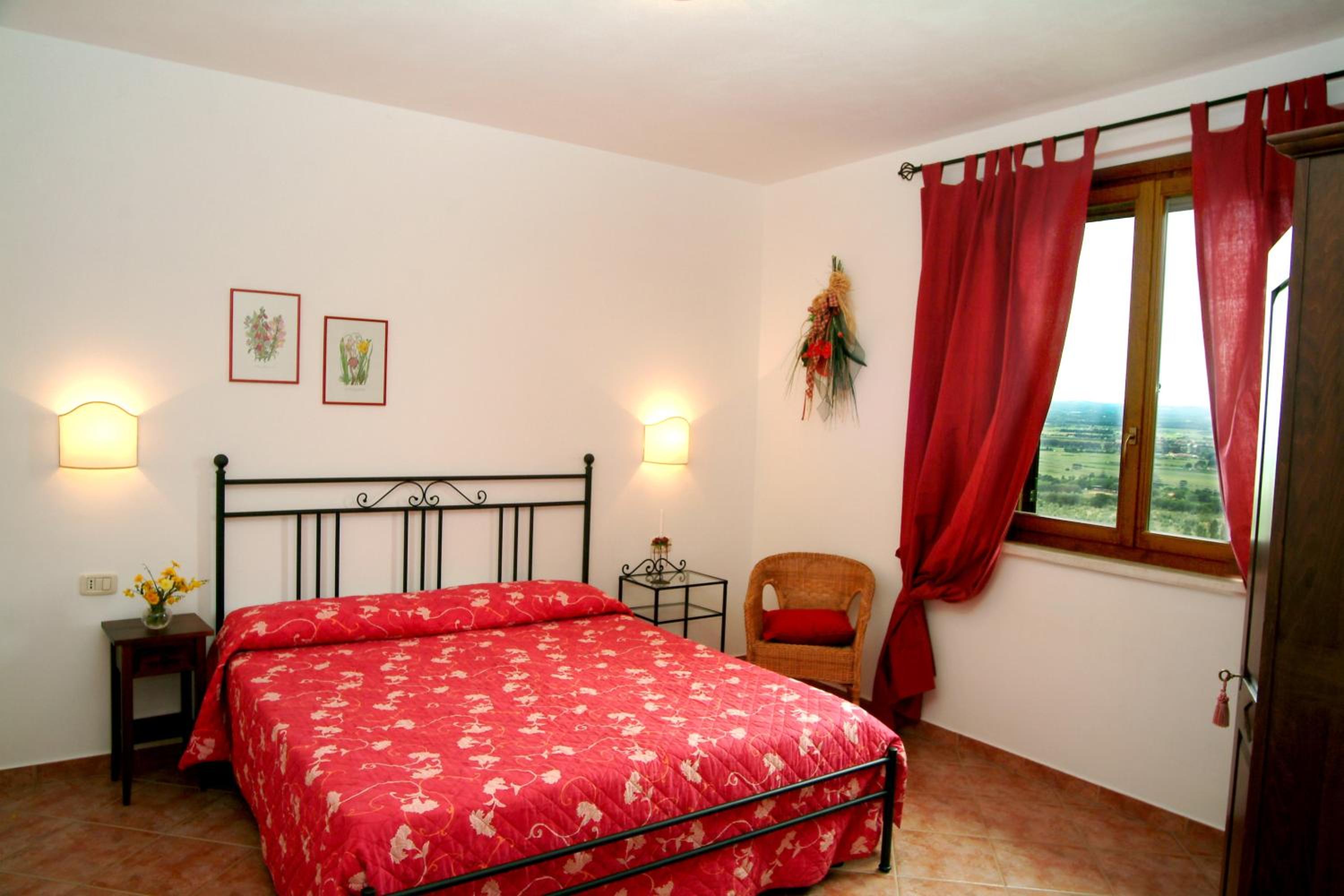 Two-Bedroom Apartment with Garden View photo 2