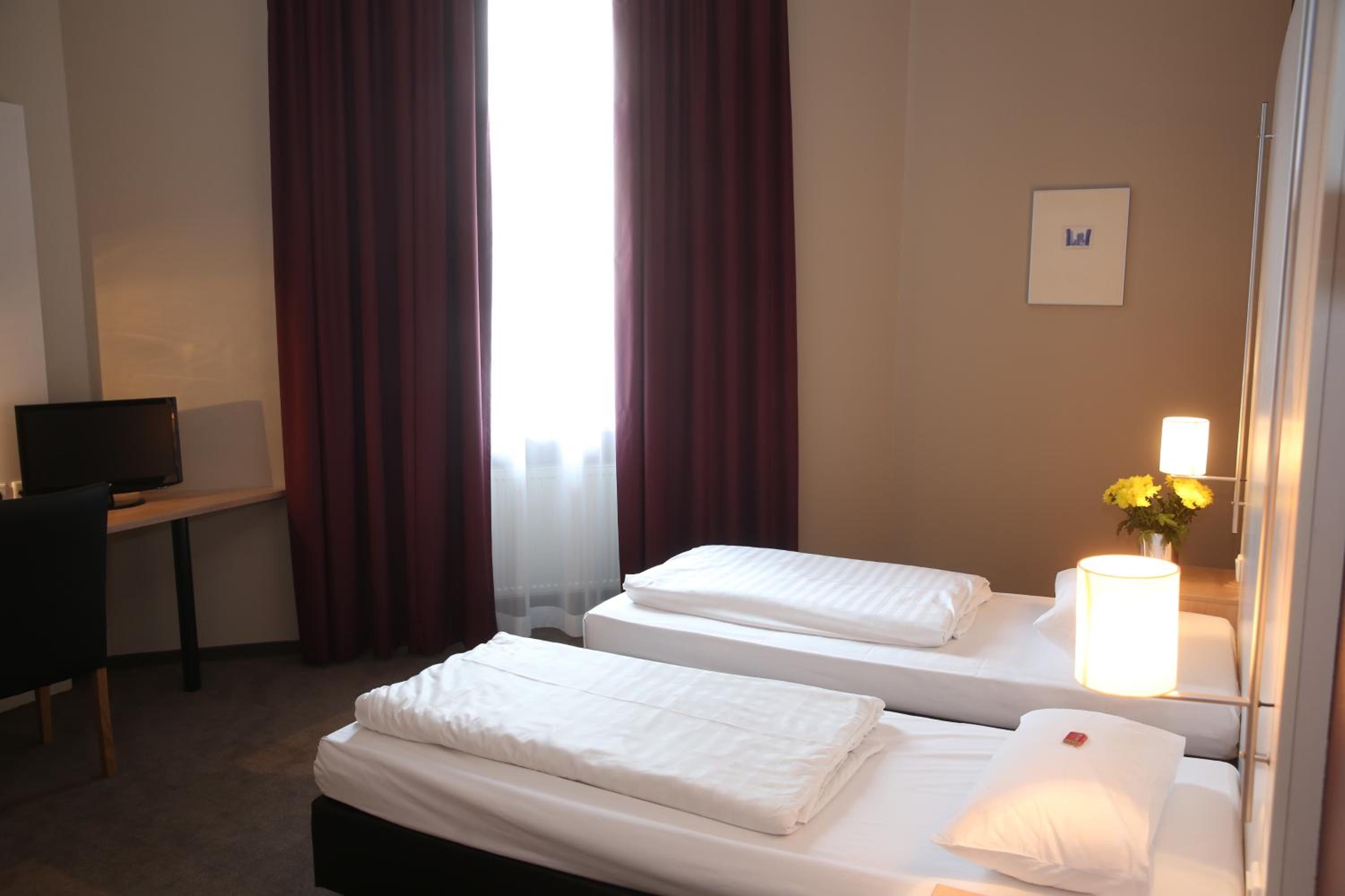 Standard Twin Room photo 3