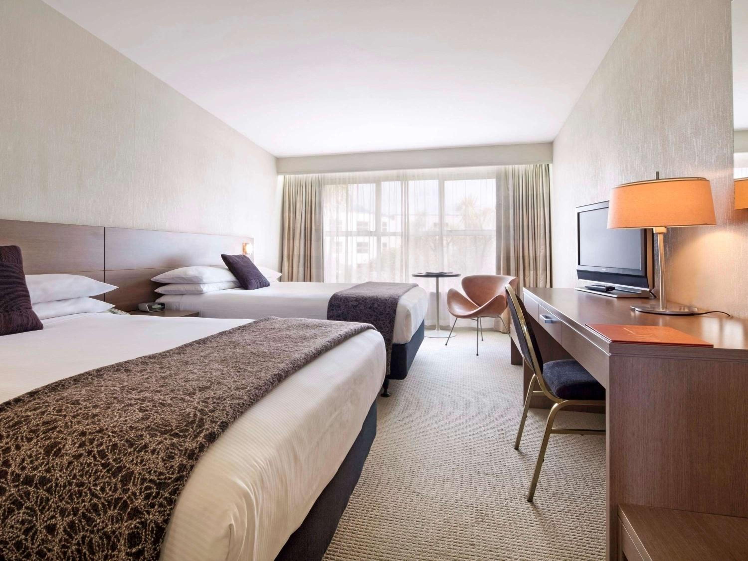Standard Lake View Room with Two Queen Beds - Photo 4
