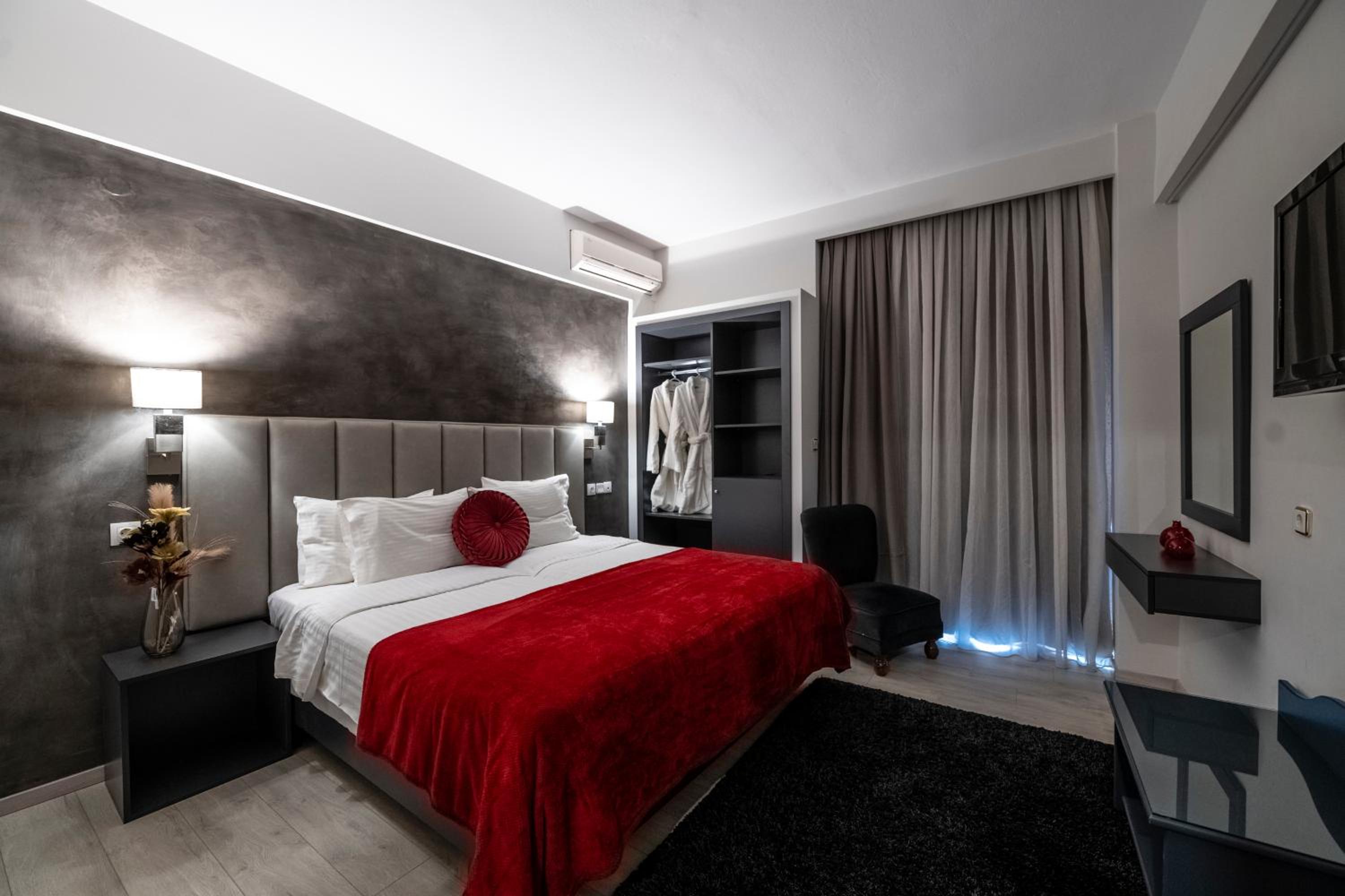 Double Room - Photo 8