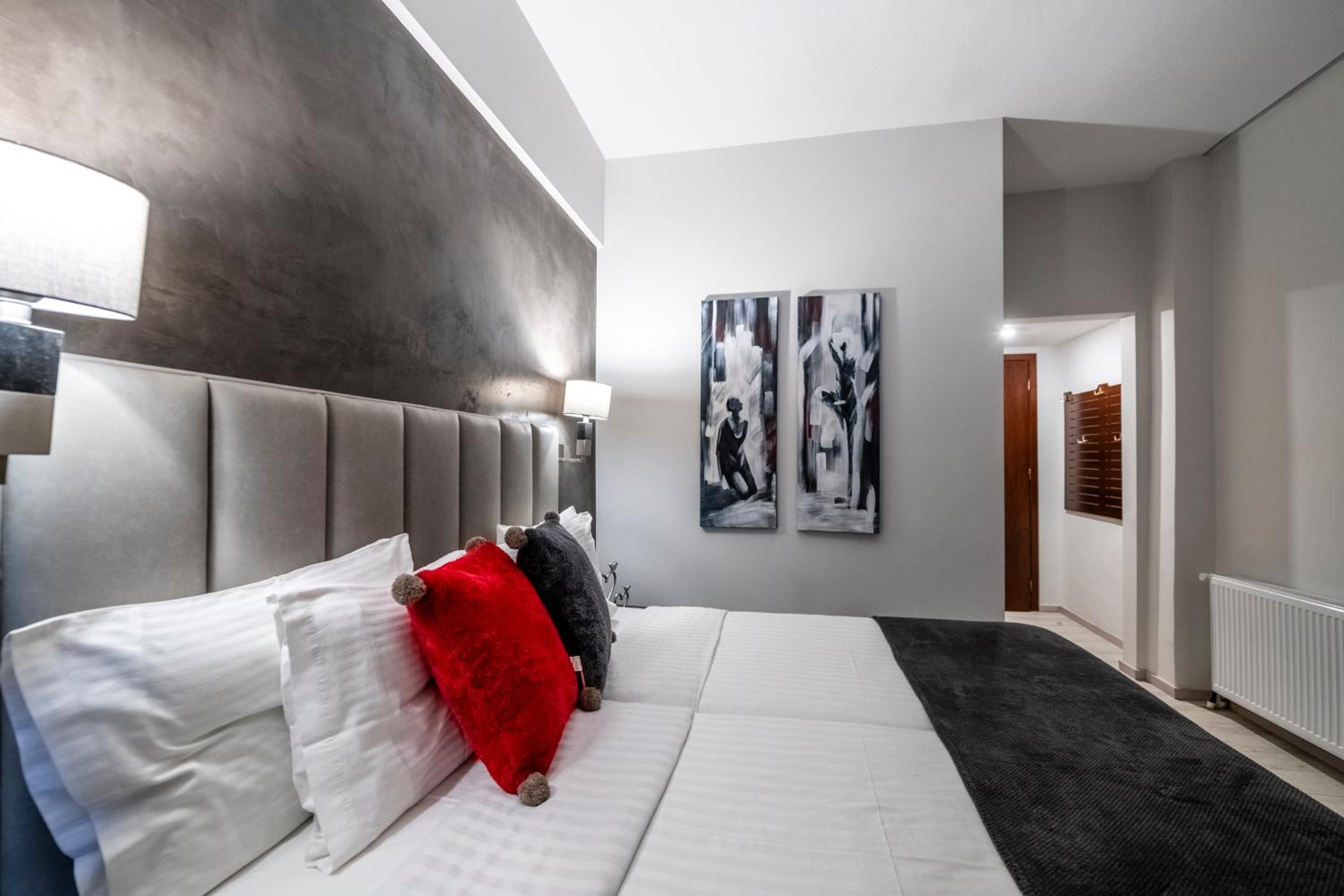 Double Room - Photo 2