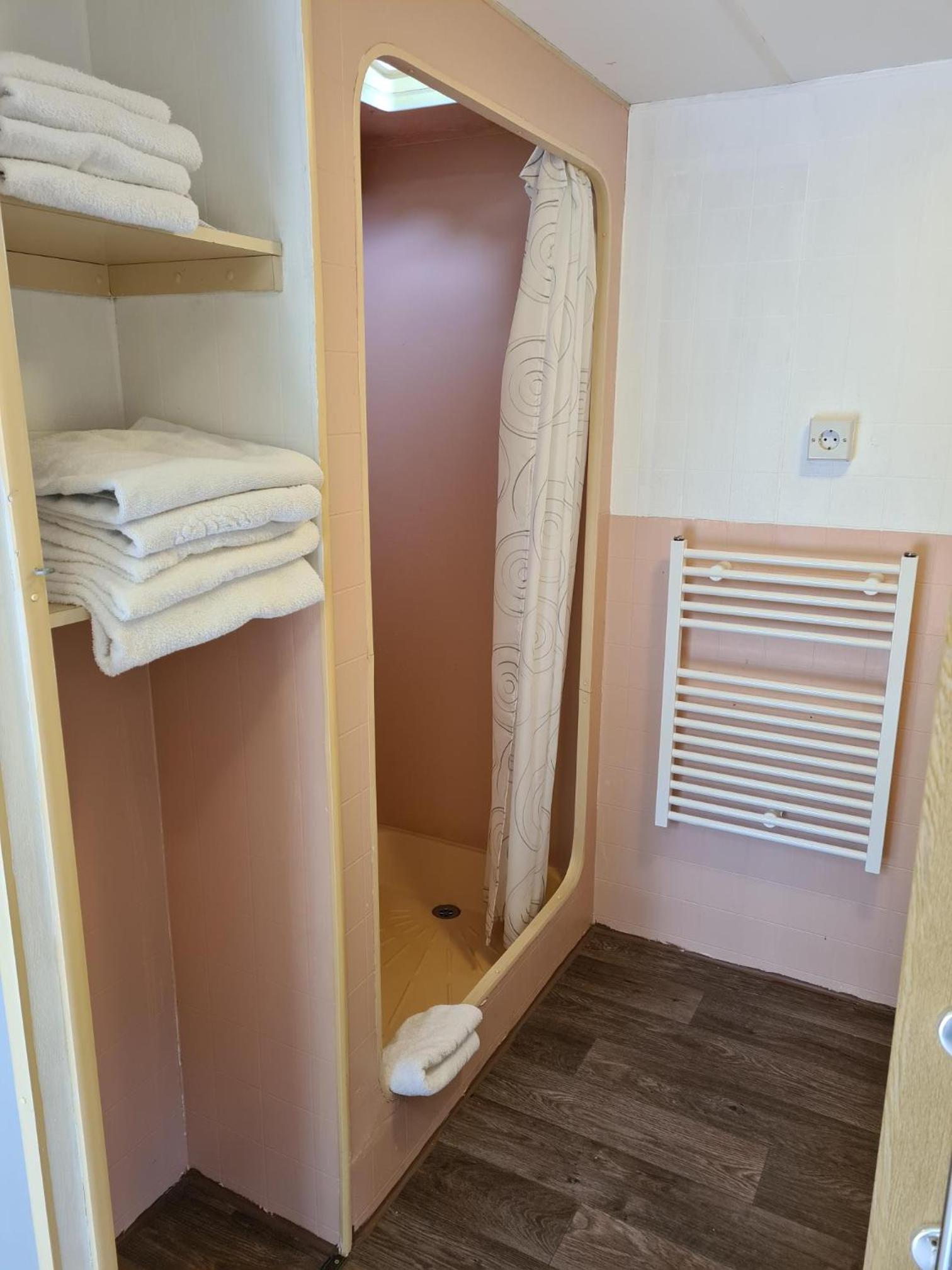 Mobile Home photo 2
