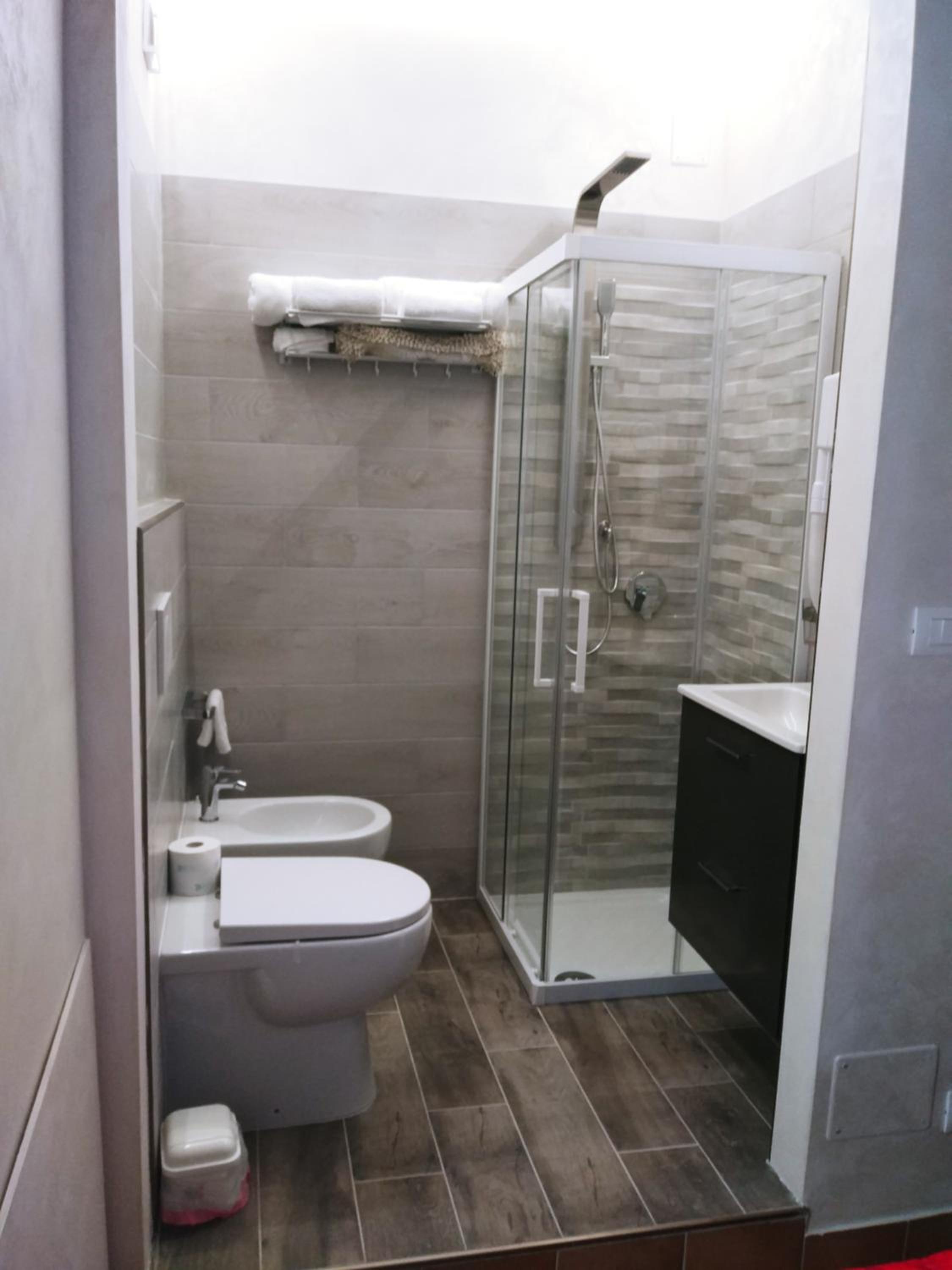 Standard Twin Room - Photo 6
