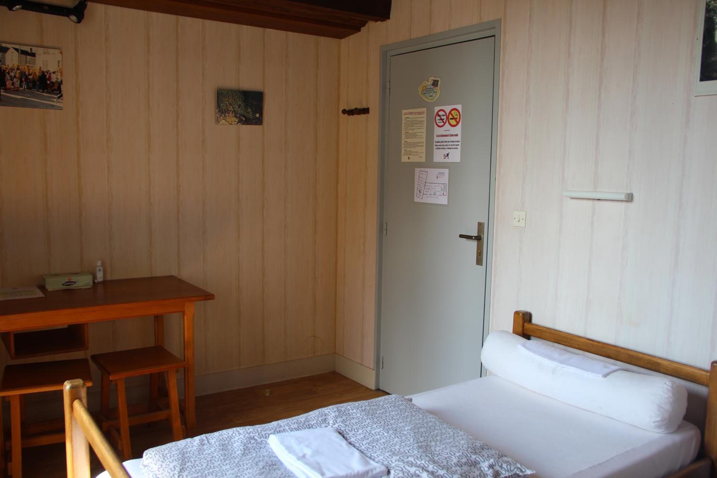 Small Twin Room - Photo 2