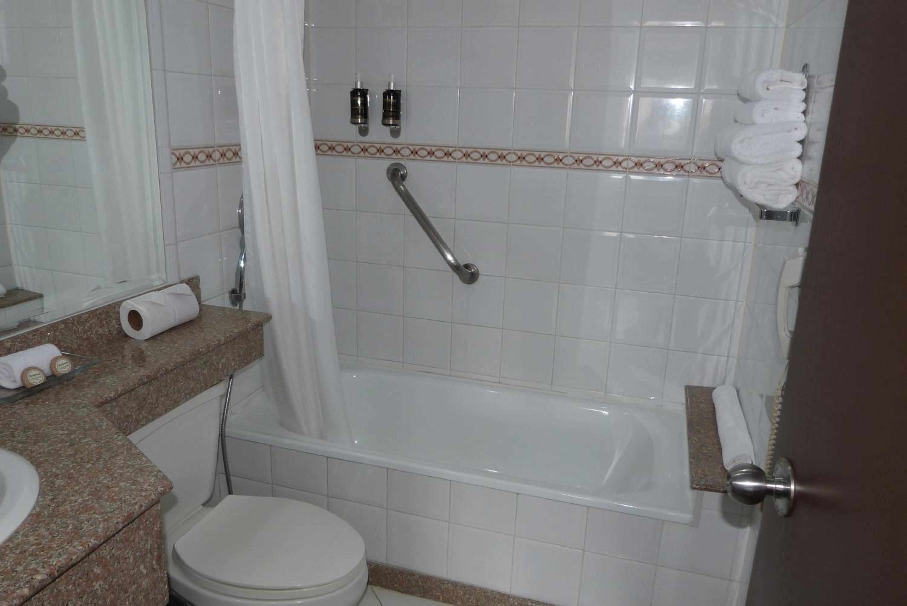 Standard Queen Room photo 3