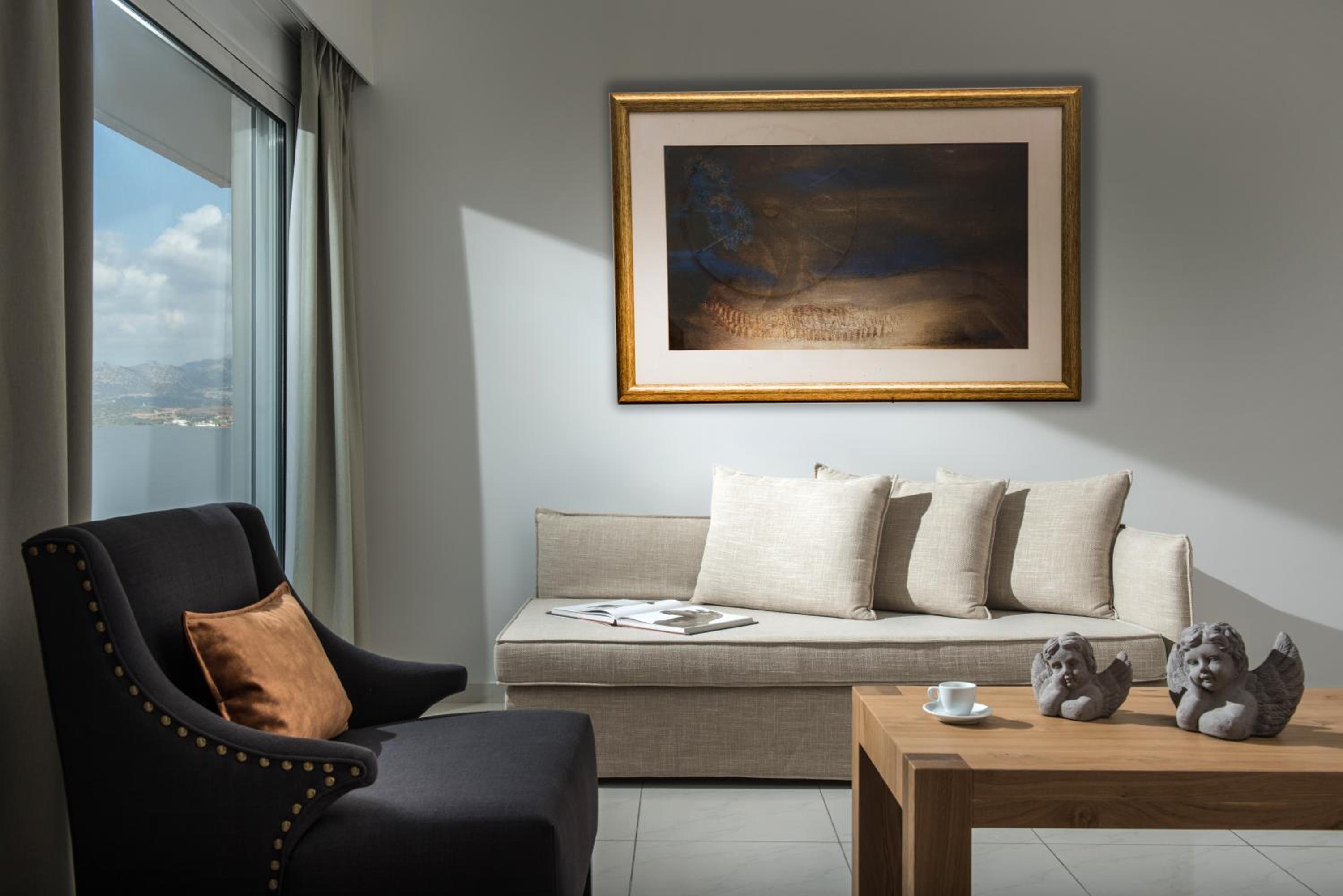 Executive Suite - Photo 11